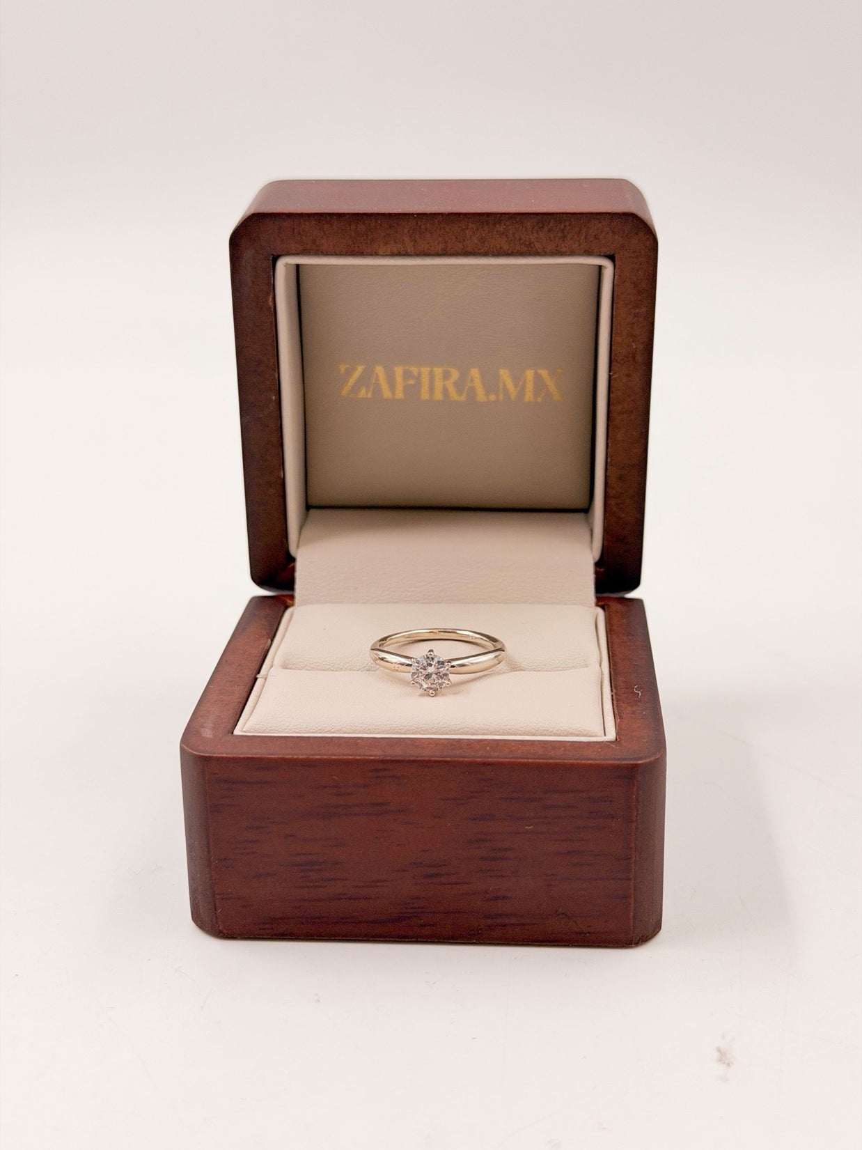 Anillo de Compromiso 0.5ct corte REDONDO solitario 6 Prongs - Anillo de Compromiso en Oro (10k, 14k, 18k) o Plata 0.925 y Diamante Lab-Grown o Moissanita