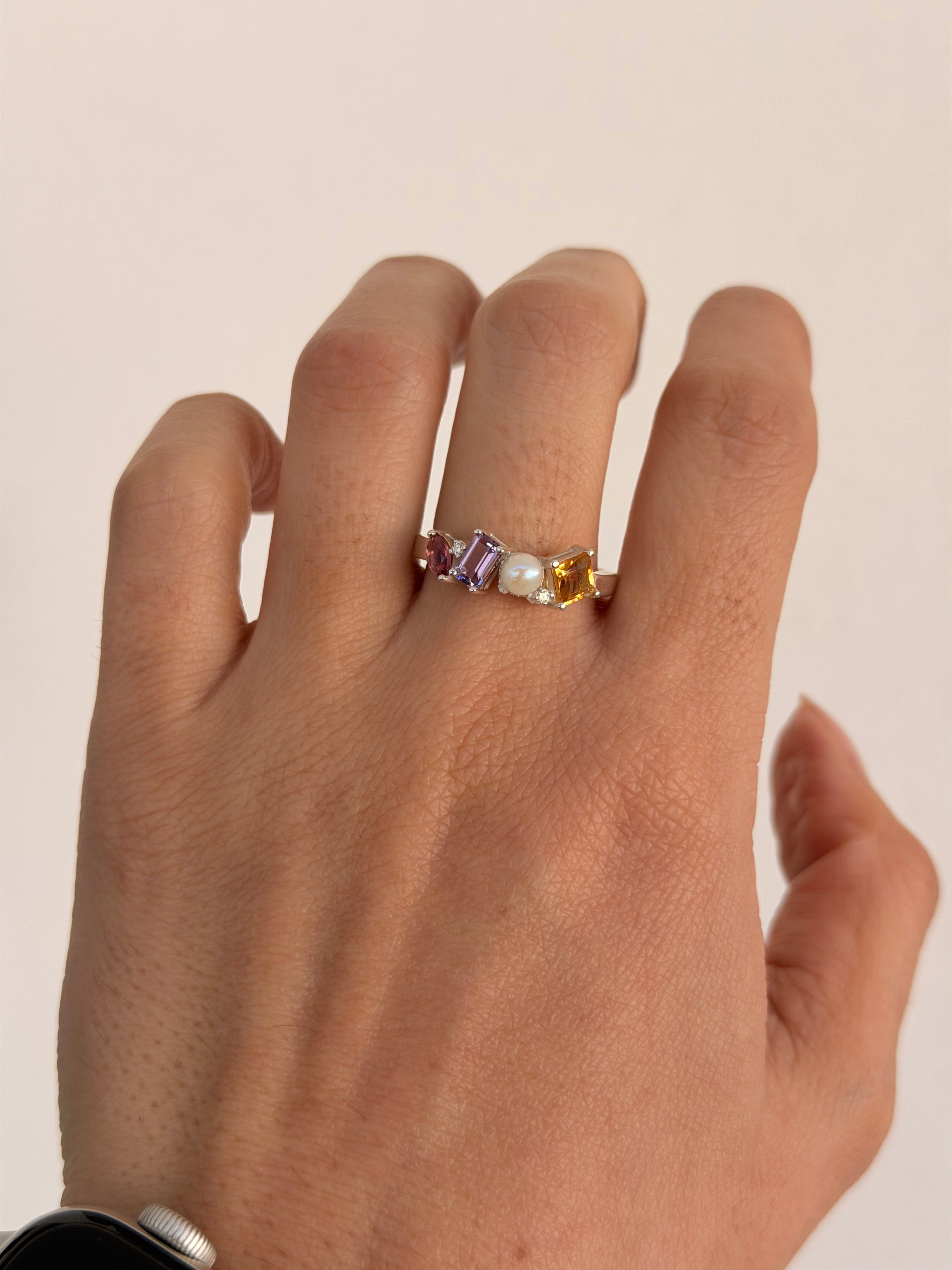 Family Ring 4 piedras Diseño 9 - Anillo Familiar de Oro (10k, 14k, 18k) o Plata 0.925