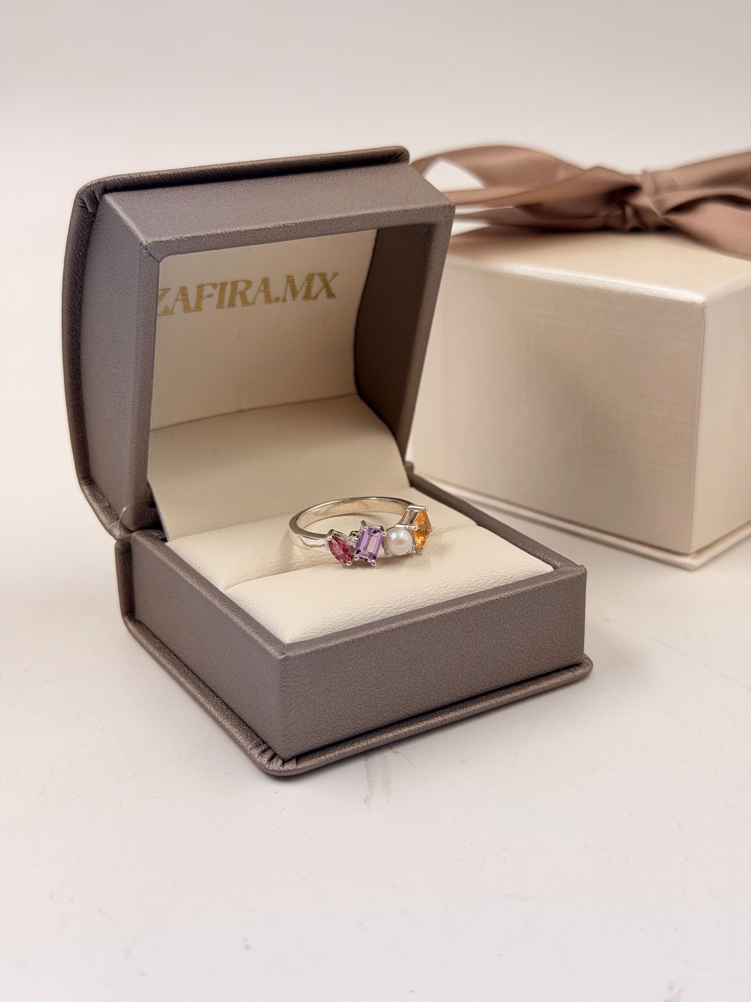 Family Ring 4 piedras Diseño 9 - Anillo Familiar de Oro (10k, 14k, 18k) o Plata 0.925