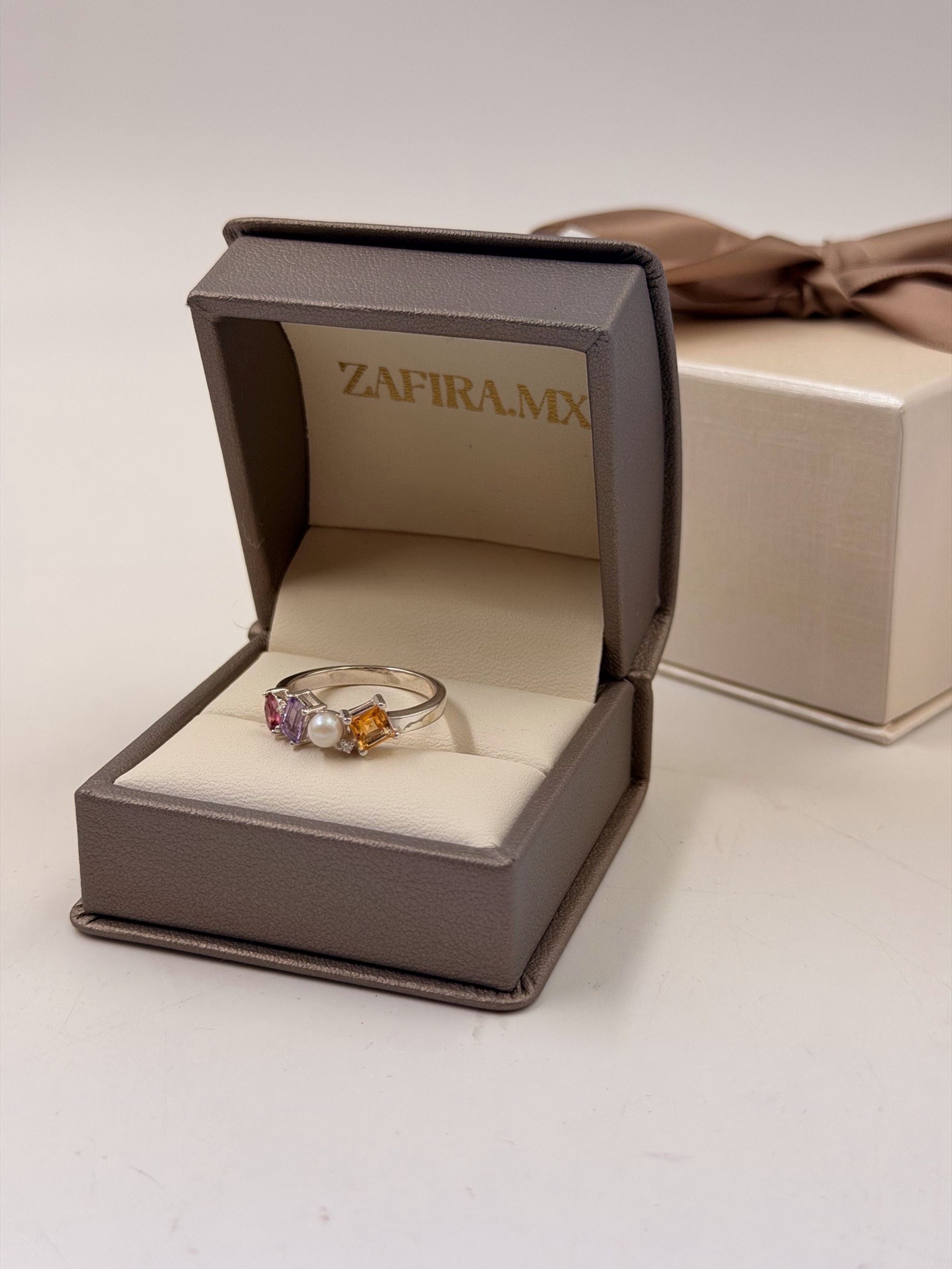 Family Ring 4 piedras Diseño 9 - Anillo Familiar de Oro (10k, 14k, 18k) o Plata 0.925