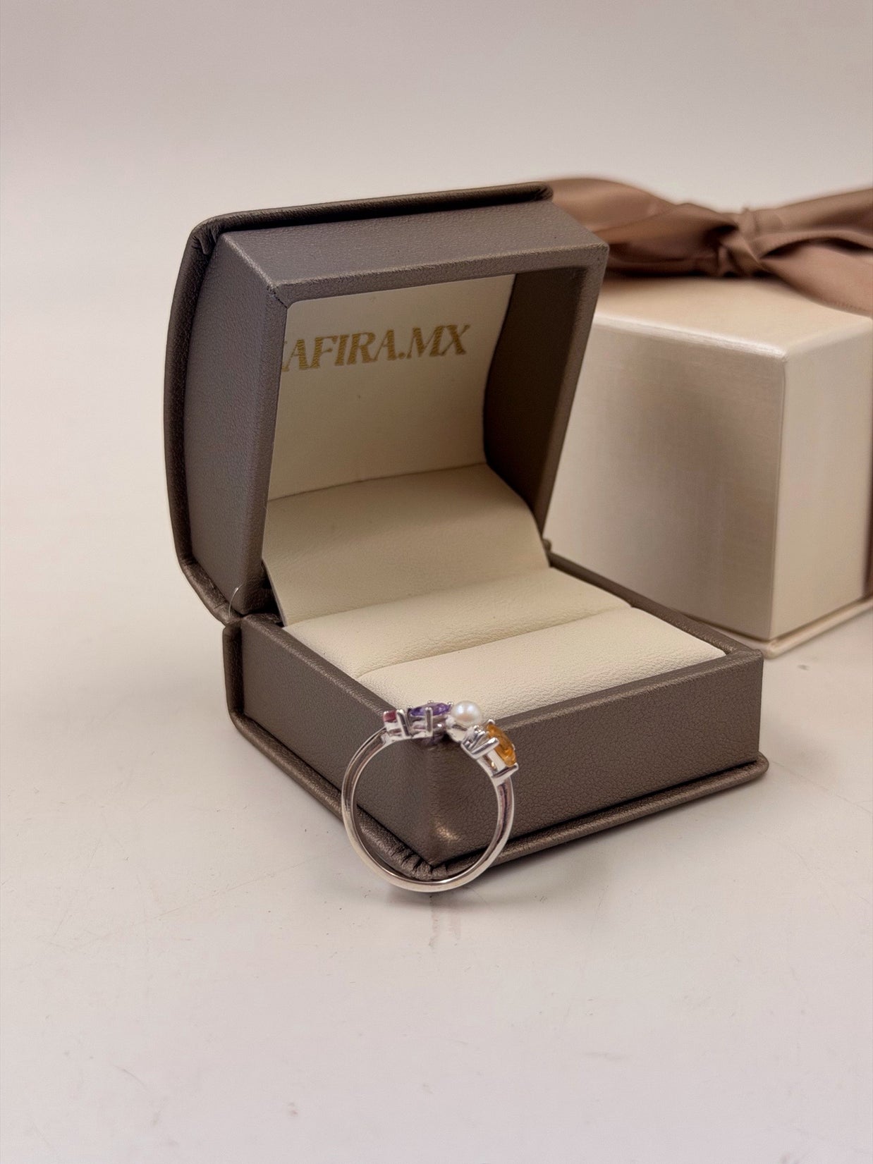 Family Ring 4 piedras Diseño 9 - Anillo Familiar de Oro (10k, 14k, 18k) o Plata 0.925