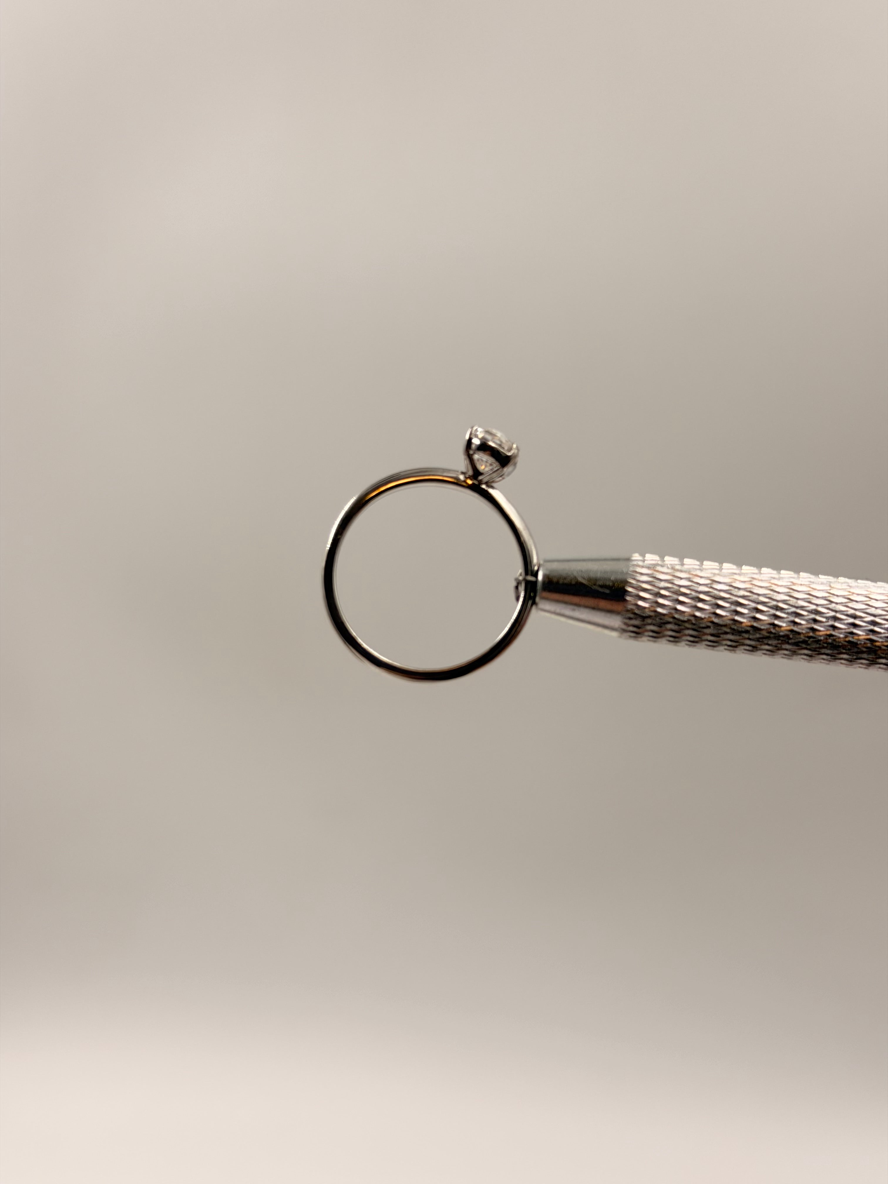 Anillo de Compromiso 1.0ct Oval Solitario - Anillo de Compromiso en Oro (10k, 14k, 18k) o Plata 0.925 y Diamante Lab-Grown o Moissanita