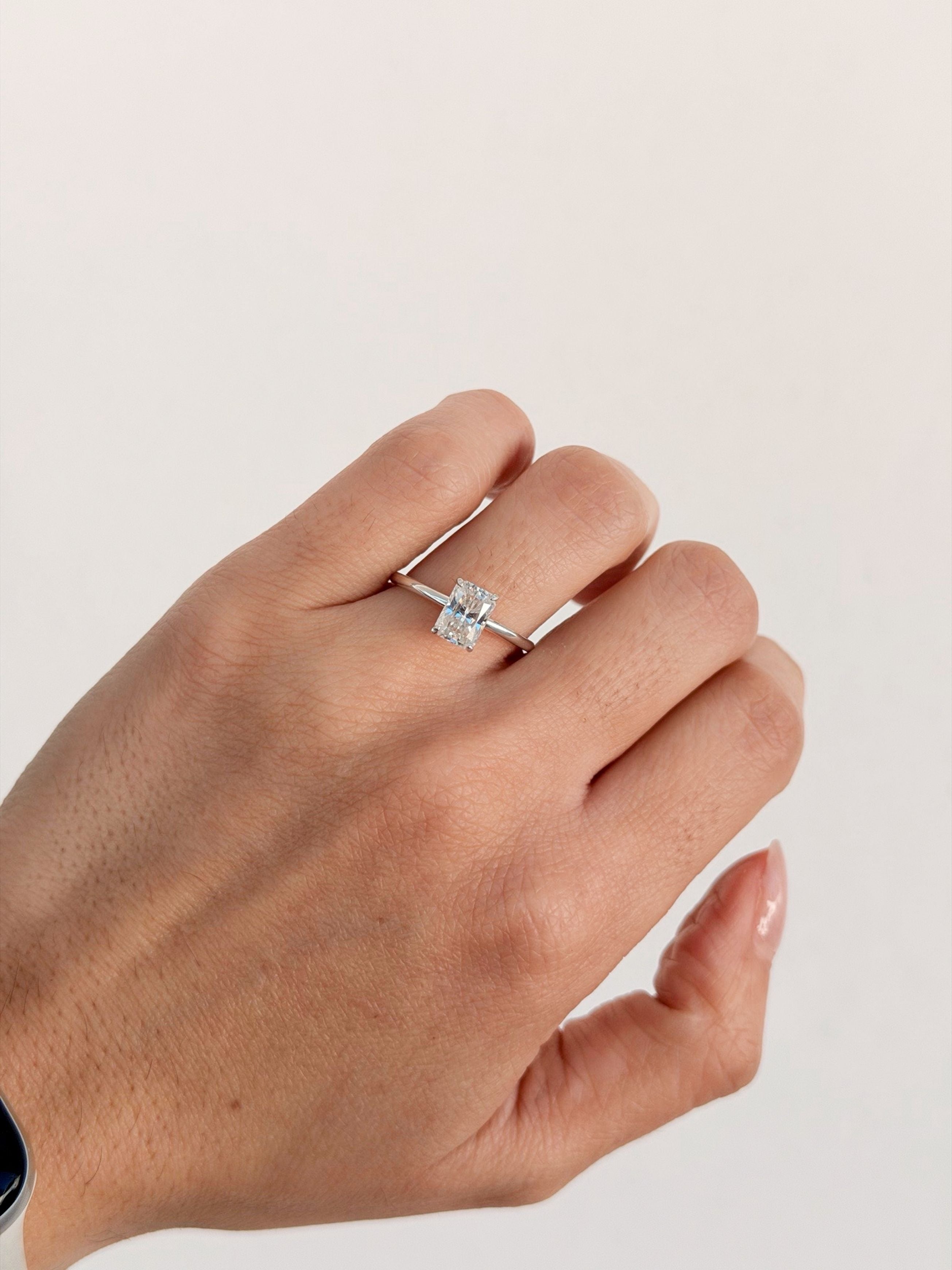 Anillo de Compromiso 1.0ct Corte ESMERALDA solitario- Anillo de Compromiso en Oro (10k, 14k, 18k) o Plata 0.925 y Diamante Lab-Grown o Moissanita