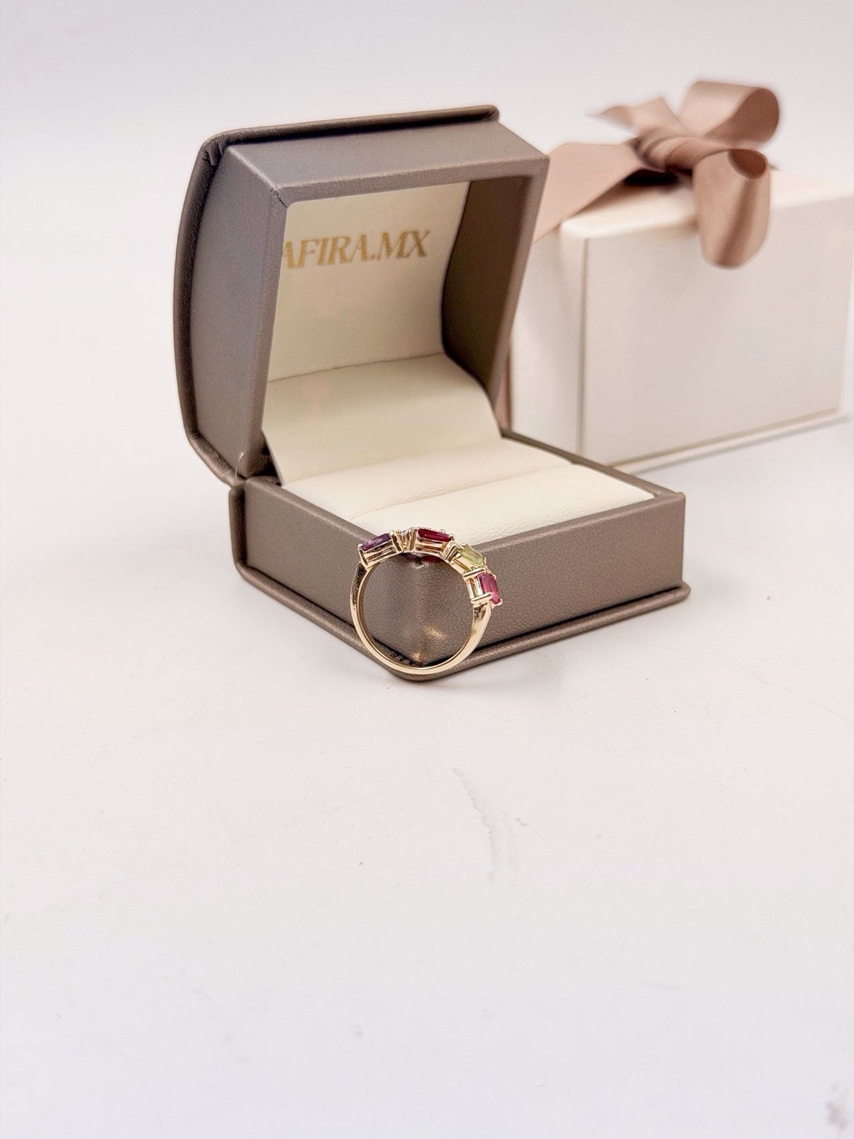 Family Ring 6 piedras Diseño 1 - Anillo Familiar de Oro (10k, 14k, 18k) y Piedras de Nacimiento