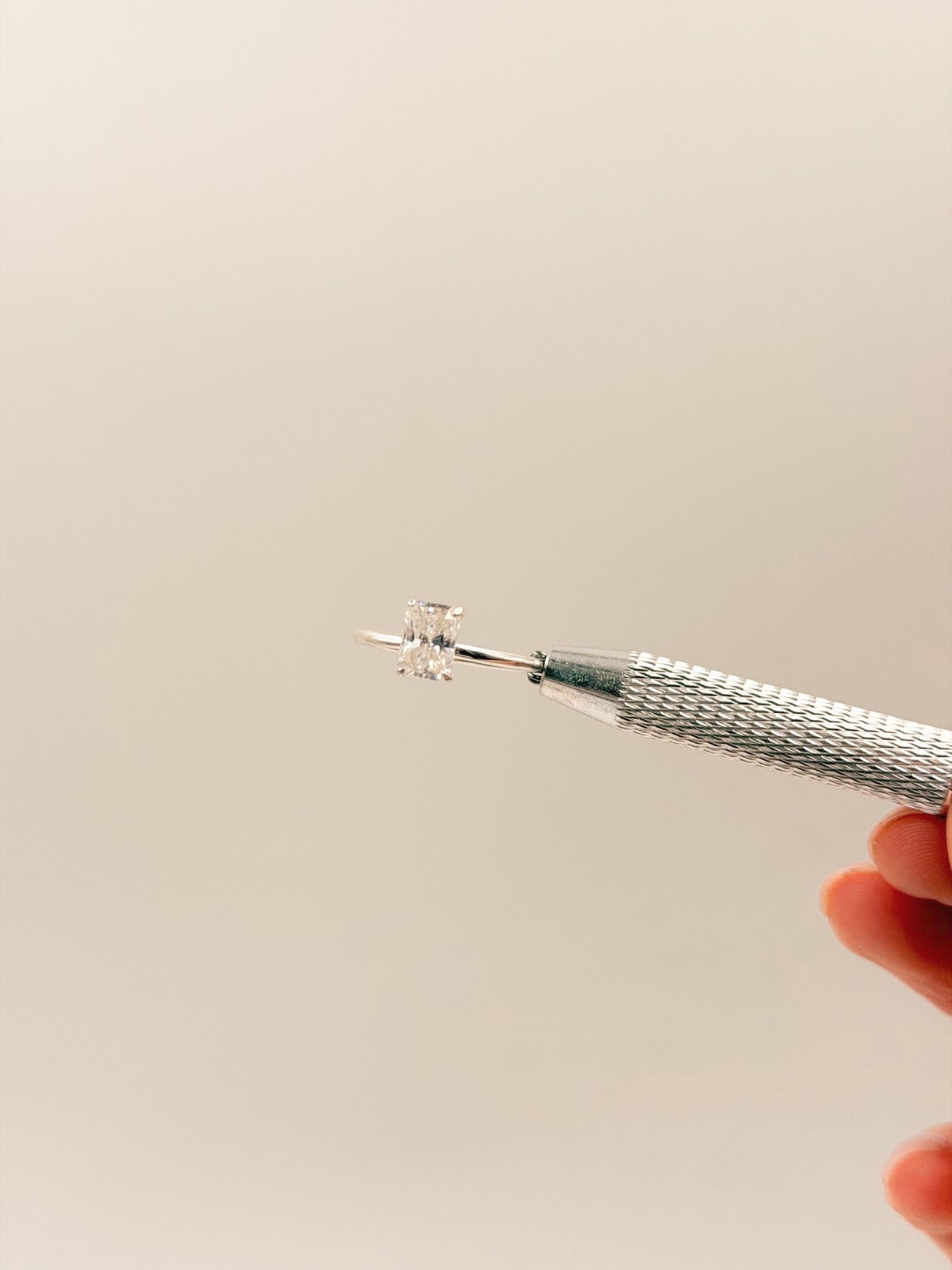 Anillo de Compromiso 1.0ct Corte ESMERALDA solitario- Anillo de Compromiso en Oro (10k, 14k, 18k) o Plata 0.925 y Diamante Lab-Grown o Moissanita