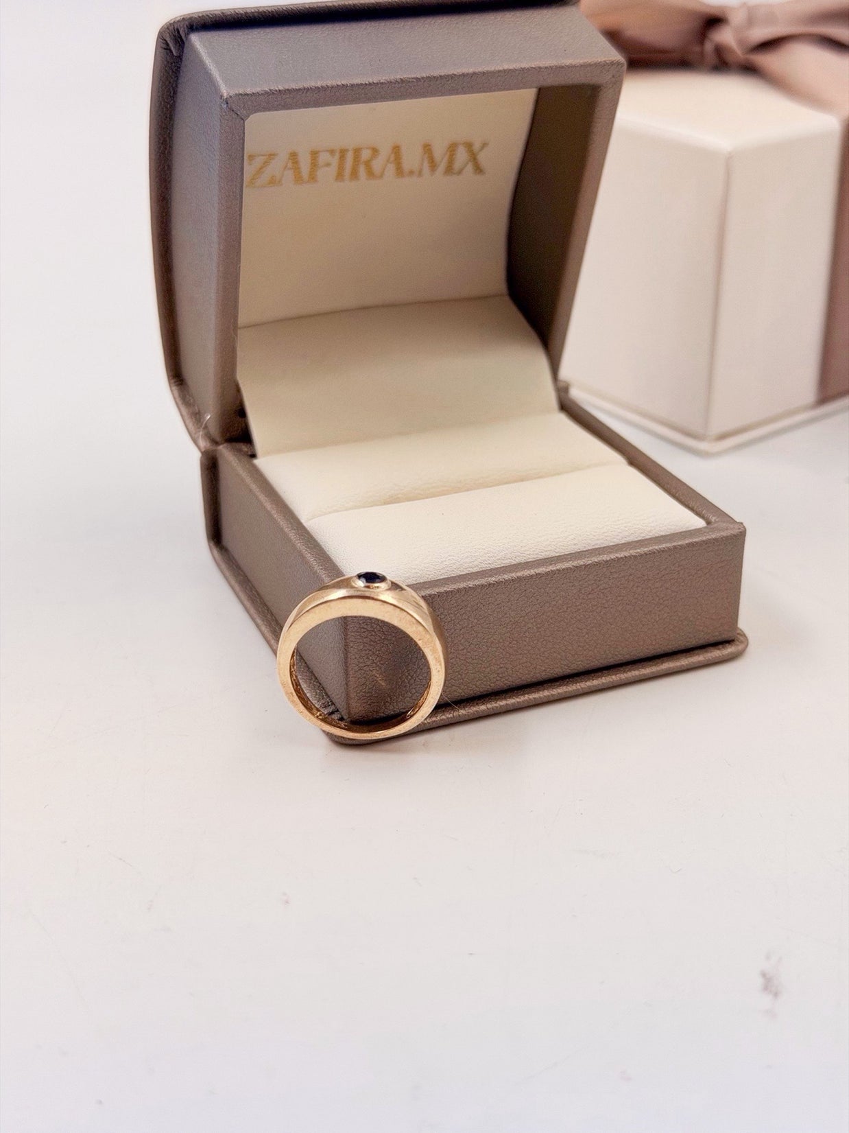 Pinky ring Zafiro redondo 3.0mm - Joyería Fina en Oro Sólido (10k, 14k, 18k) (Copia)