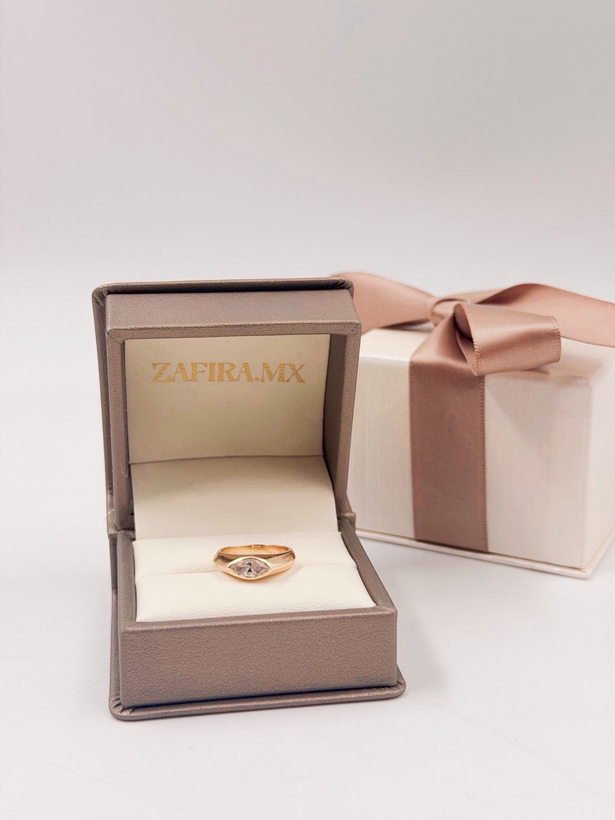 Pinky ring Marquise 0.5ct - Joyería Fina en Oro Sólido (10k, 14k, 18k)