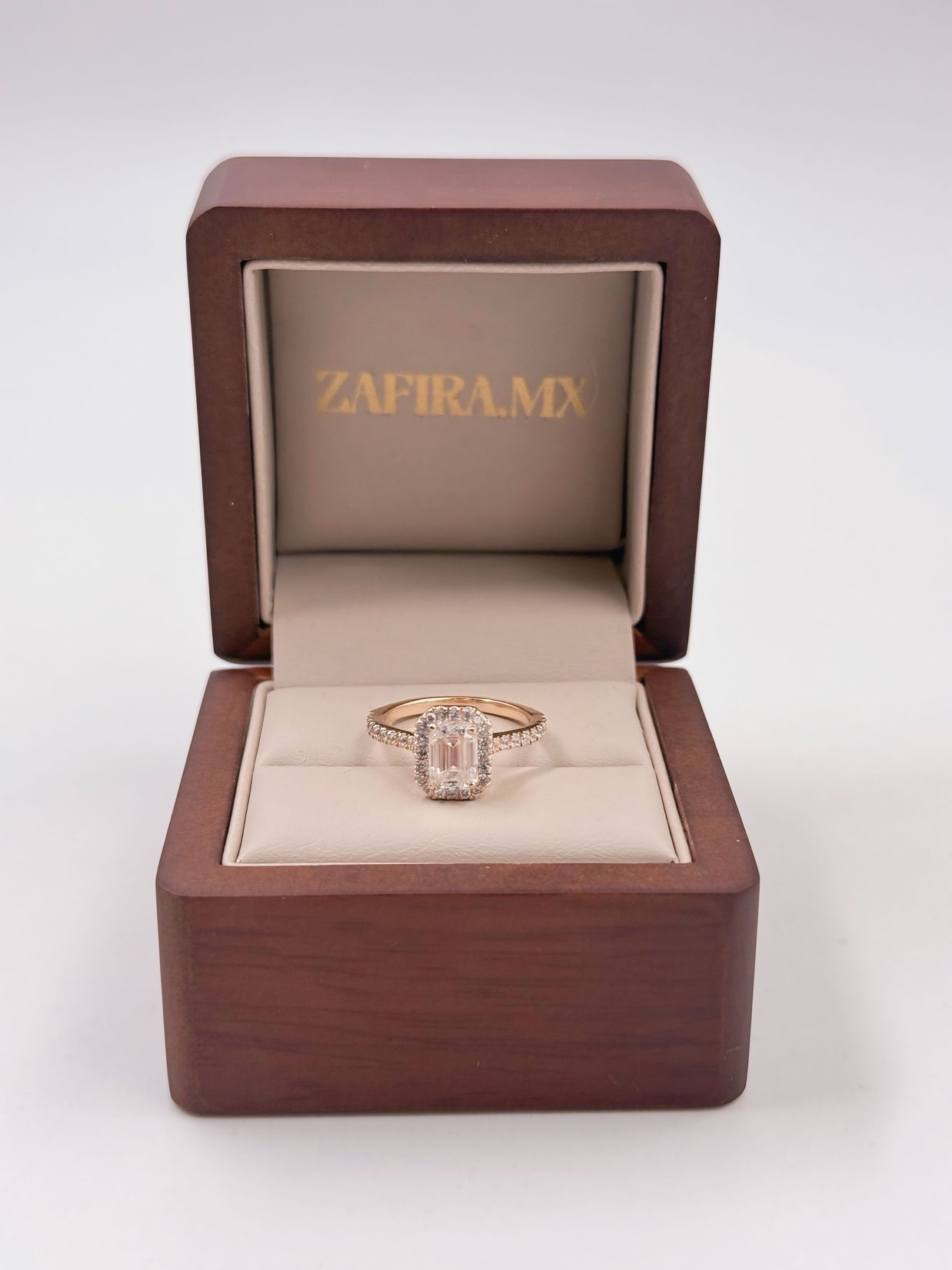 Anillo de Compromiso 1.0ct Corte ESMERALDA con Halo- Anillo de Compromiso en Oro (10k, 14k, 18k) o Plata 0.925 y Diamante Lab-Grown o Moissanita