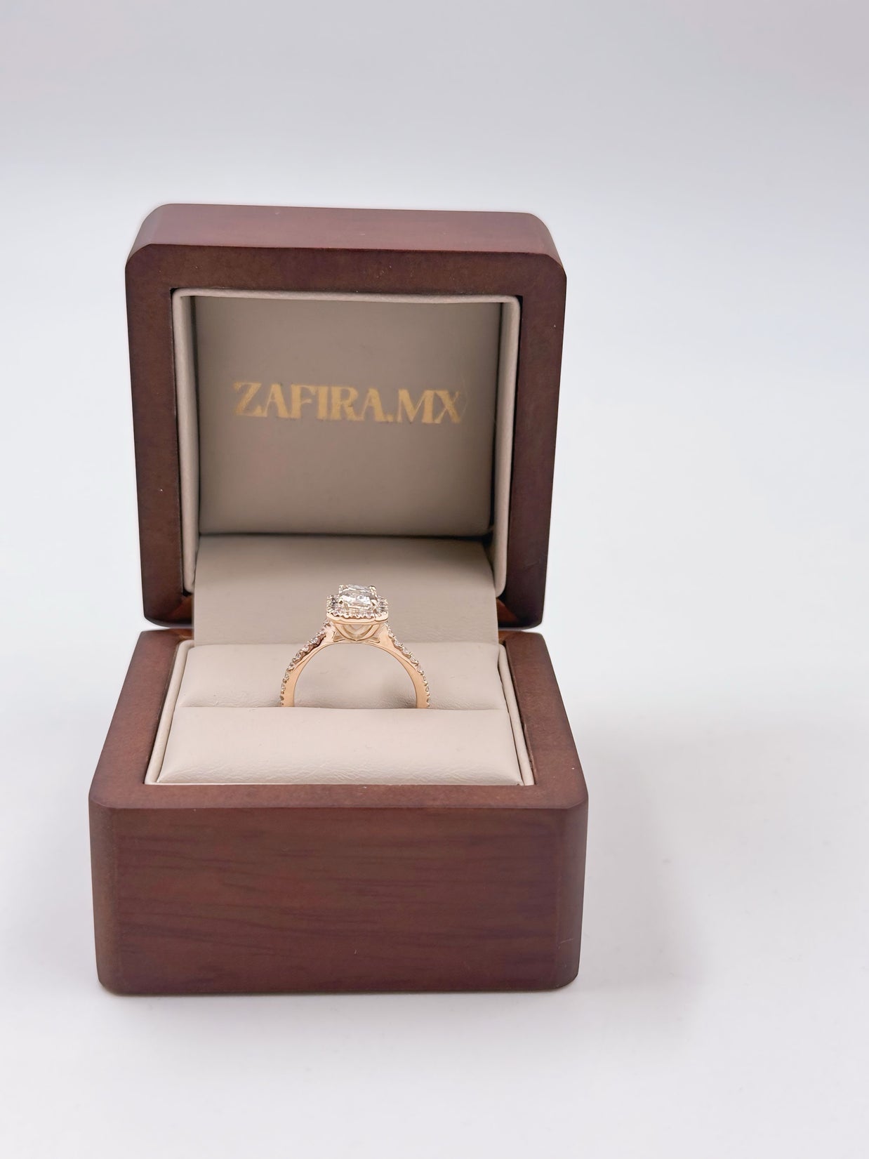 Anillo de Compromiso 1.0ct Corte ESMERALDA con Halo- Anillo de Compromiso en Oro (10k, 14k, 18k) o Plata 0.925 y Diamante Lab-Grown o Moissanita