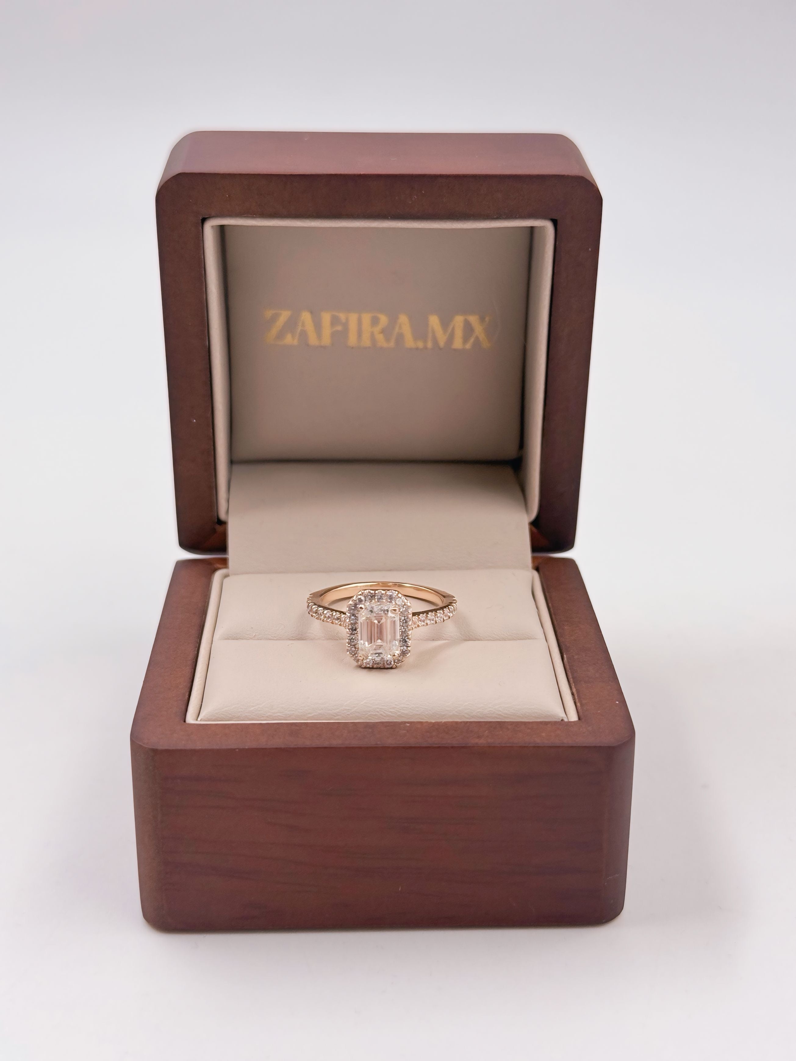 Anillo de Compromiso 1.0ct Corte ESMERALDA con Halo- Anillo de Compromiso en Oro (10k, 14k, 18k) o Plata 0.925 y Diamante Lab-Grown o Moissanita