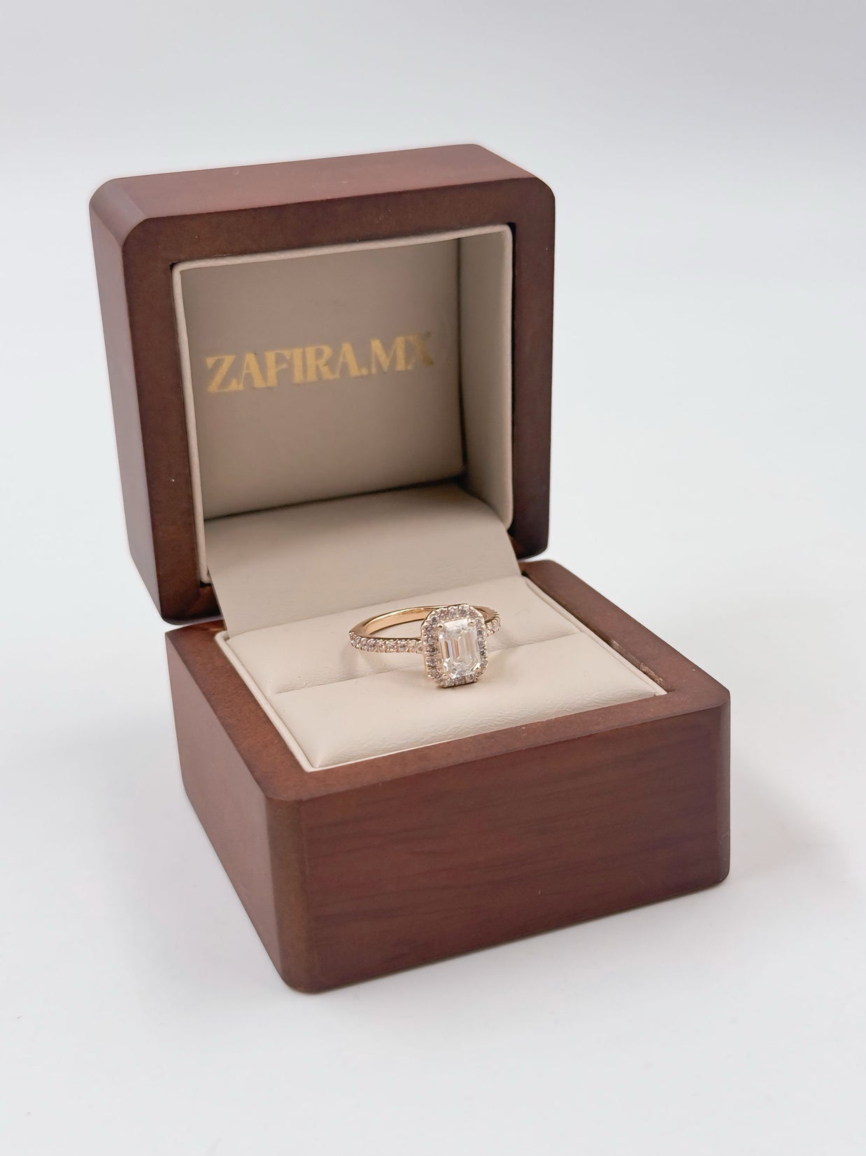 Anillo de Compromiso 1.0ct Corte ESMERALDA con Halo- Anillo de Compromiso en Oro (10k, 14k, 18k) o Plata 0.925 y Diamante Lab-Grown o Moissanita