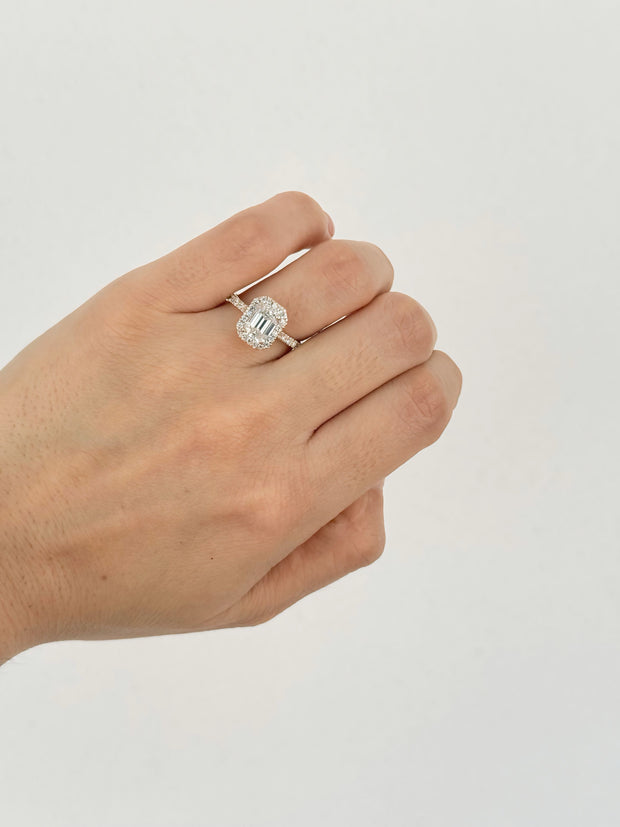 Anillo de Compromiso 1.0ct Corte ESMERALDA con Halo