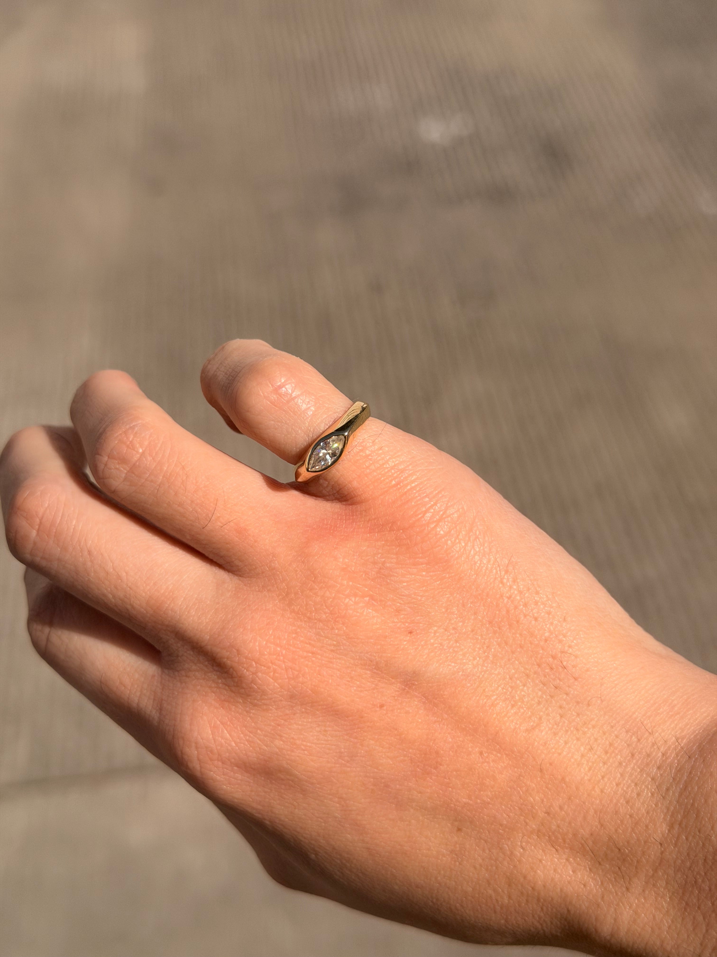 Pinky ring Marquise 0.5ct - Joyería Fina en Oro Sólido (10k, 14k, 18k)