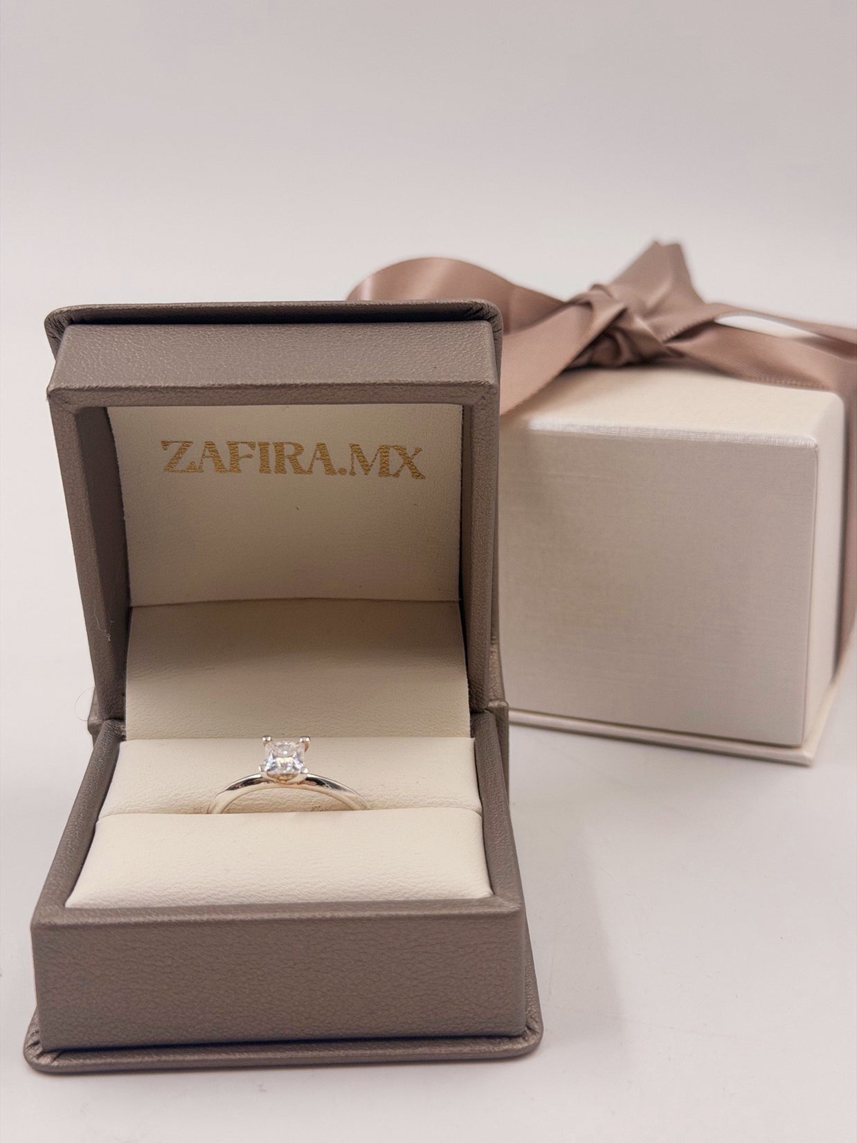Anillo de Compromiso Catedral 0.5ct PRINCESA solitario - Anillo de Compromiso en Oro (10k, 14k, 18k) o Plata 0.925 y Diamante Lab-Grown o Moissanita