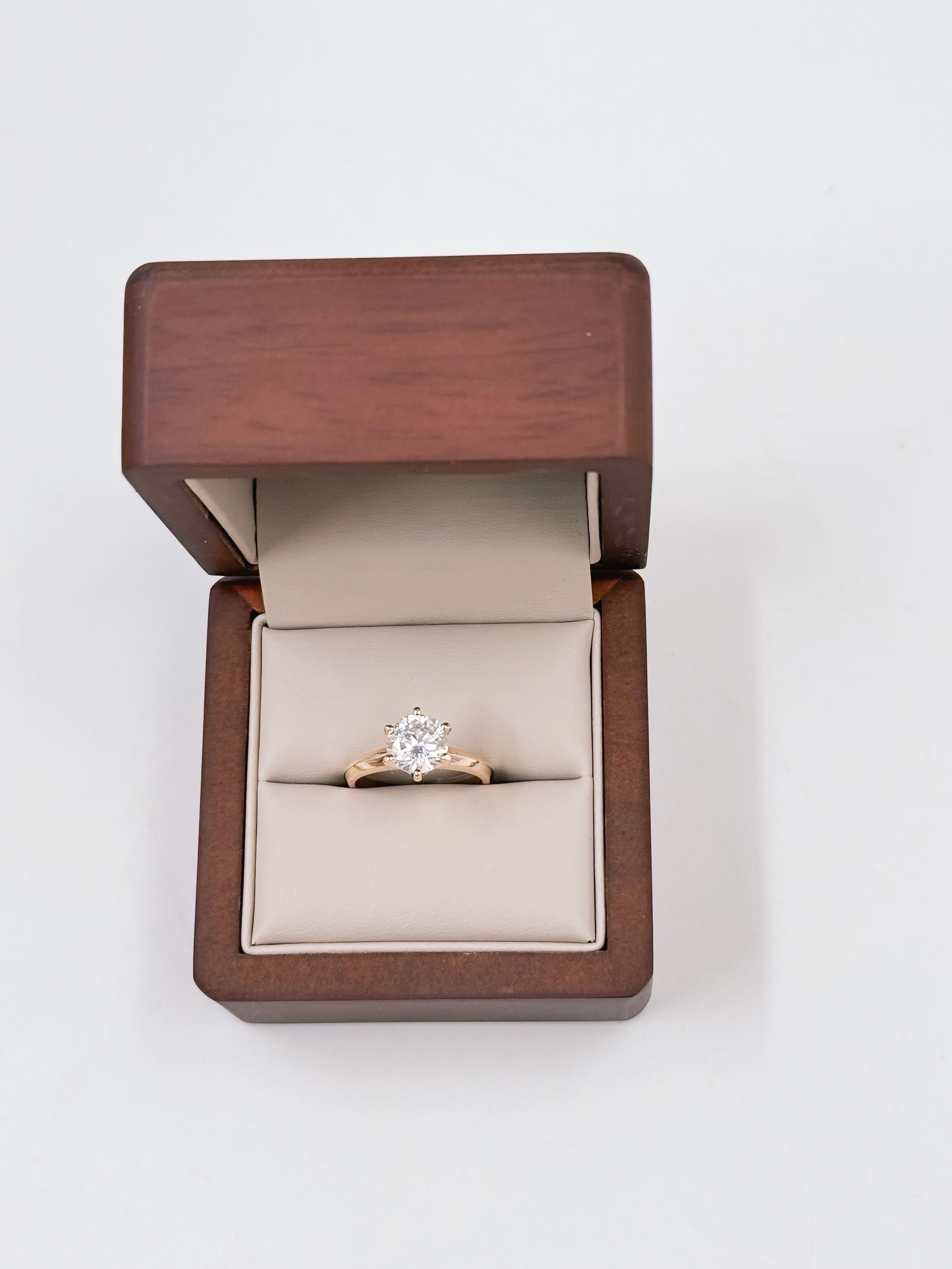 Anillo de Compromiso Amelia 2.0ct Corte REDONDO Solitario- Anillo de Compromiso en Oro (10k, 14k, 18k) o Plata 0.925 y Diamante Lab-Grown o Moissanita