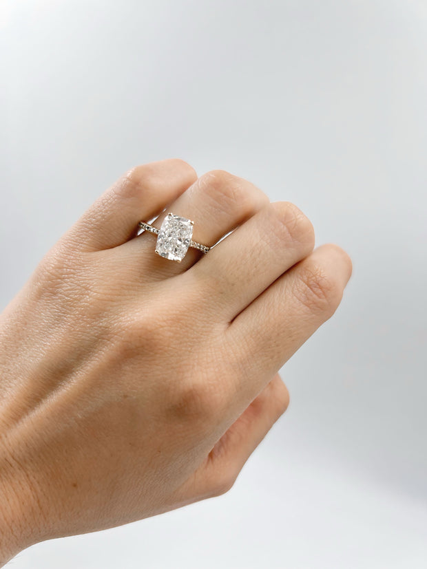 Anillo de Compromiso 3.0 ct Corte CUSHION ELONGATED con media churumbela