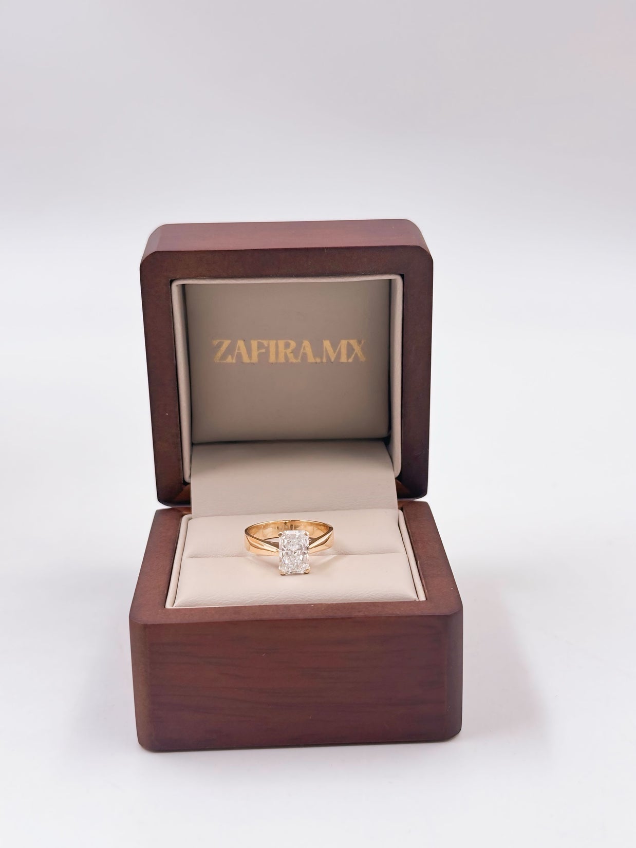 Anillo de Compromiso 1.5ct Corte RADIANTE Solitario- Anillo de Compromiso en Oro (10k, 14k, 18k) o Plata 0.925 y Diamante Lab-Grown o Moissanita