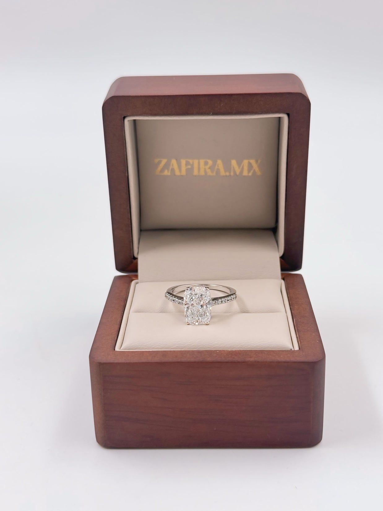 Anillo de Compromiso 3.0 ct Corte CUSHION ELONGATED con media churumbela- Anillo de Compromiso en Oro (10k, 14k, 18k)  y Diamante Lab-Grown