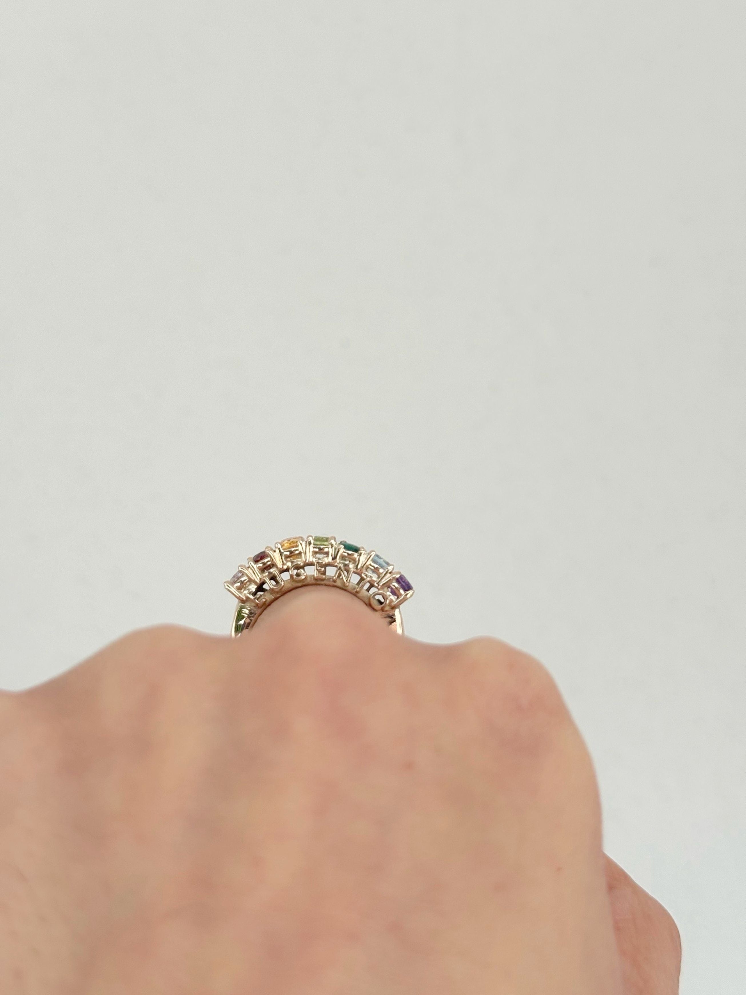 Anillo Mamá con Nombre de Hijo y Piedras - Oro (10k, 14k, 18k) o Plata 0.925