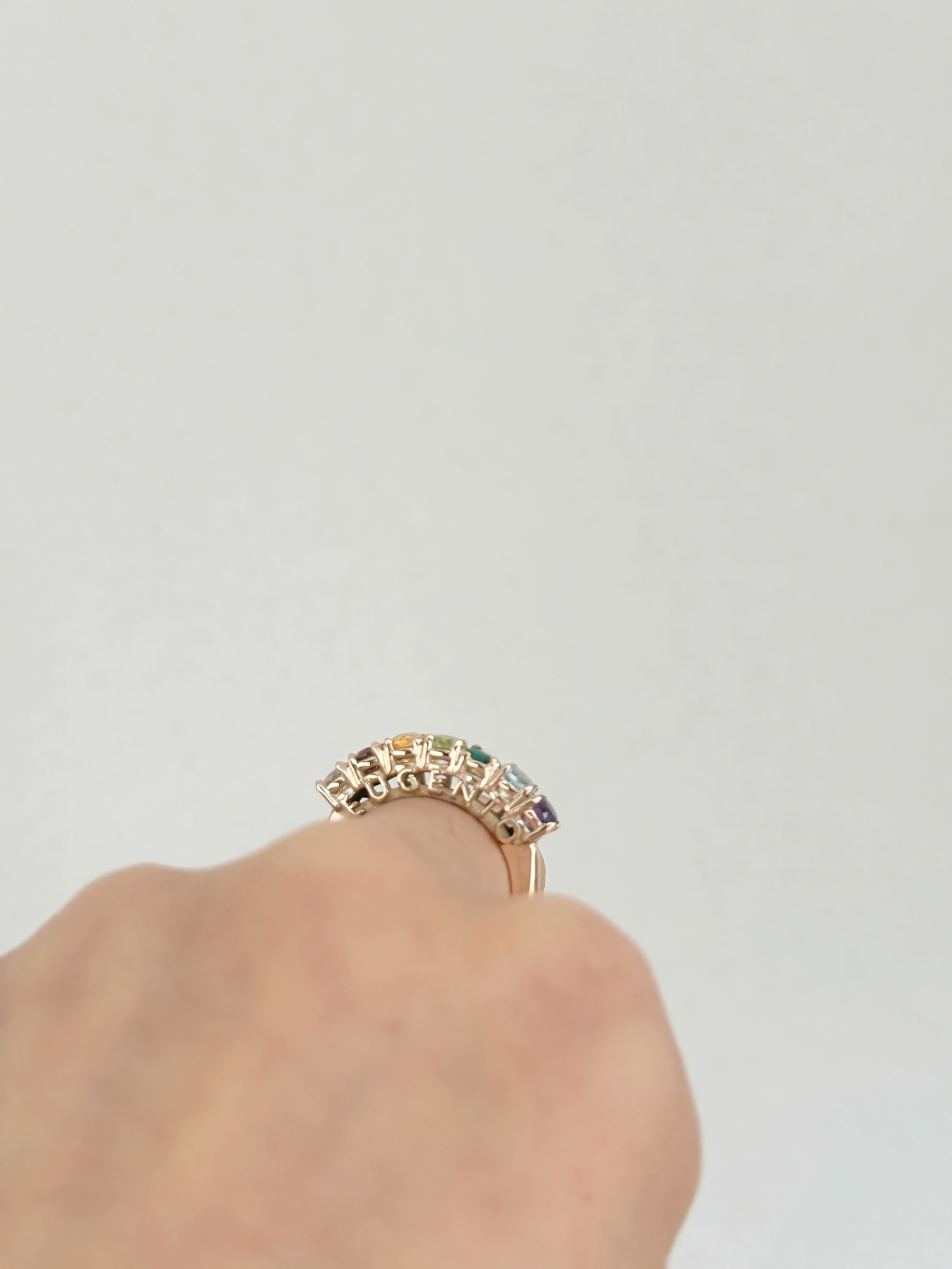 Anillo Mamá con Nombre de Hijo y Piedras - Oro (10k, 14k, 18k) o Plata 0.925