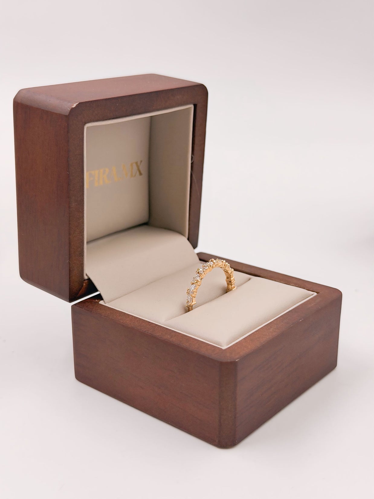 Argolla Nuria con Diamantes Lab-Grown - Oro Sólido (10k, 14k, 18k)