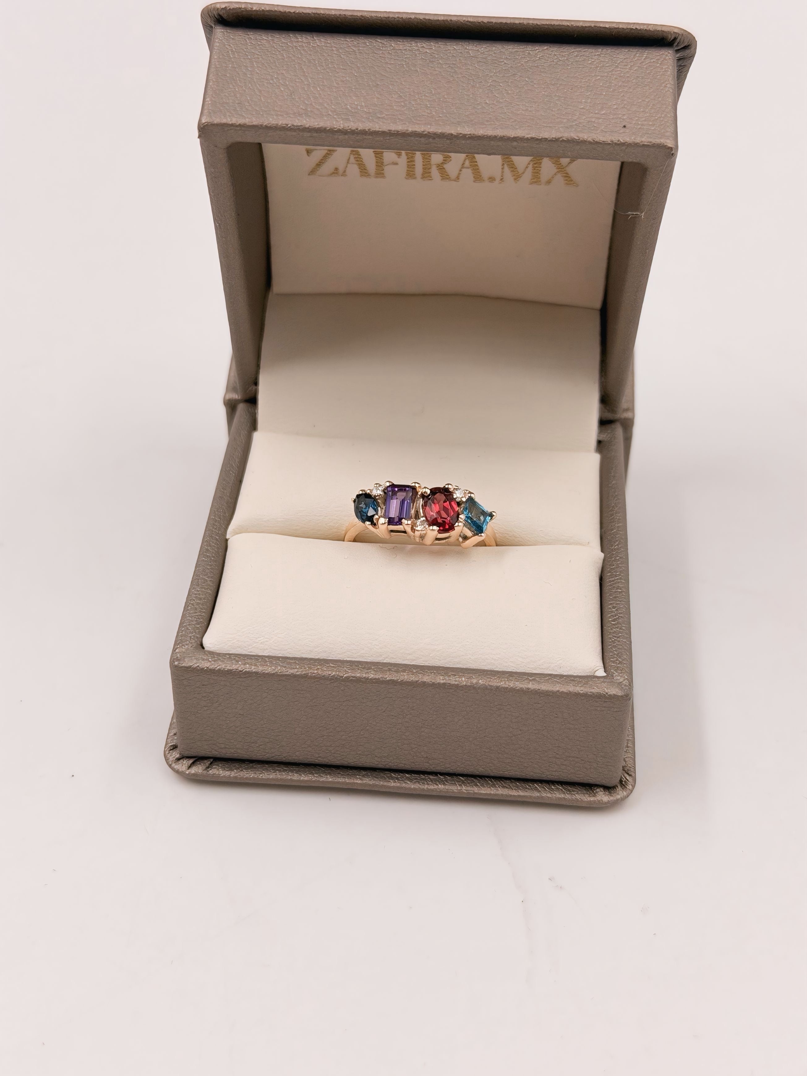 Family Ring 4 piedras Diseño 1 - Anillo Familiar de Oro (10k, 14k, 18k) o plata 0.925 y Piedras de Nacimiento