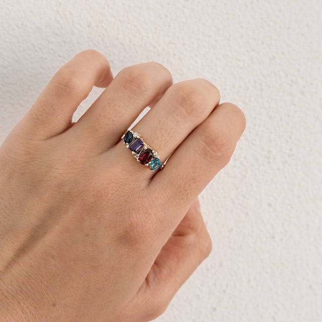 Family Ring 4 piedras Diseño 1 - Anillo Familiar de Oro (10k, 14k, 18k) o plata 0.925 y Piedras de Nacimiento