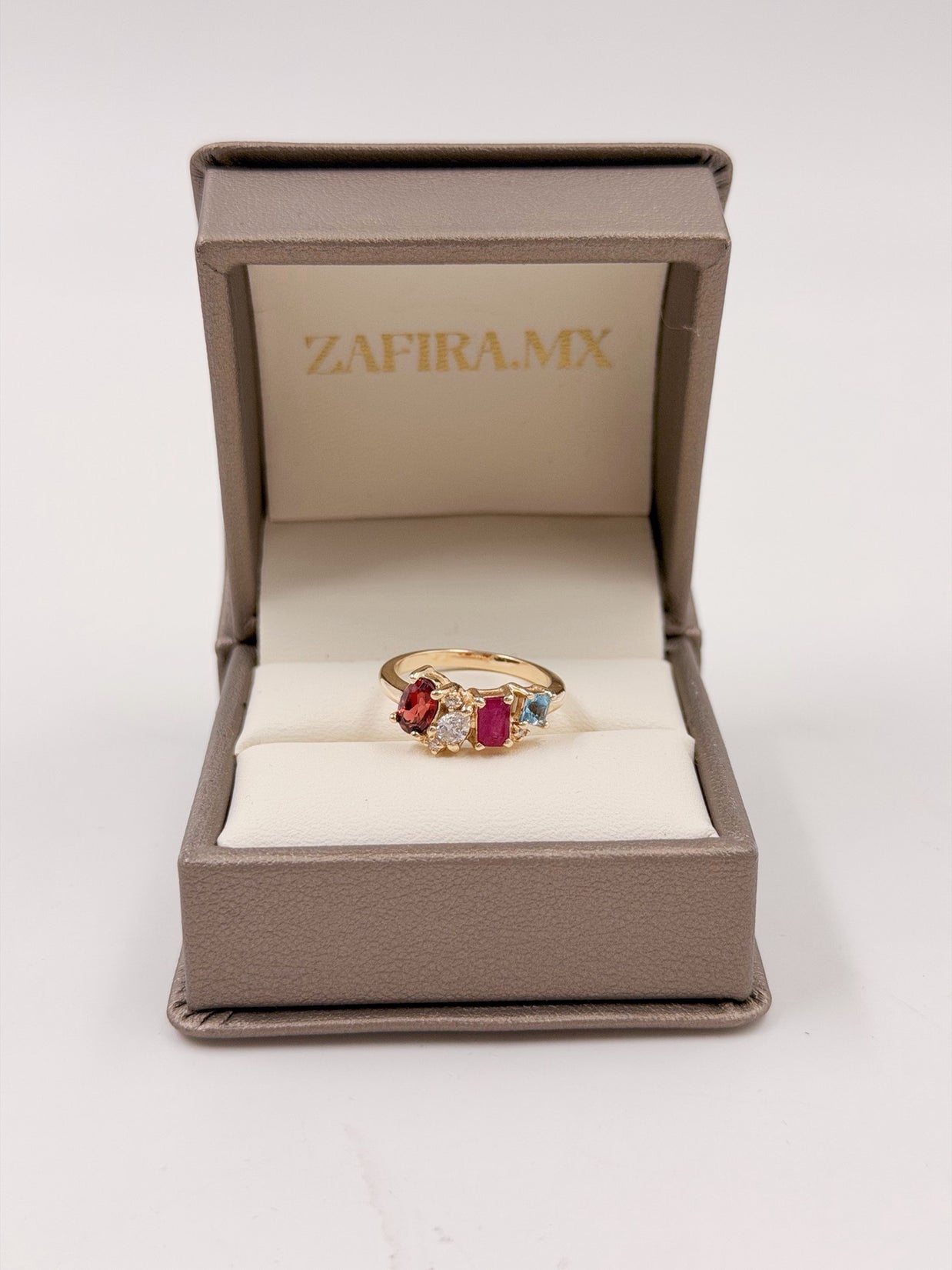 Family Ring 4 piedras Diseño 3 - Anillo Familiar de Oro (10k, 14k, 18k) o Plata 0.925 y Piedras de Nacimiento