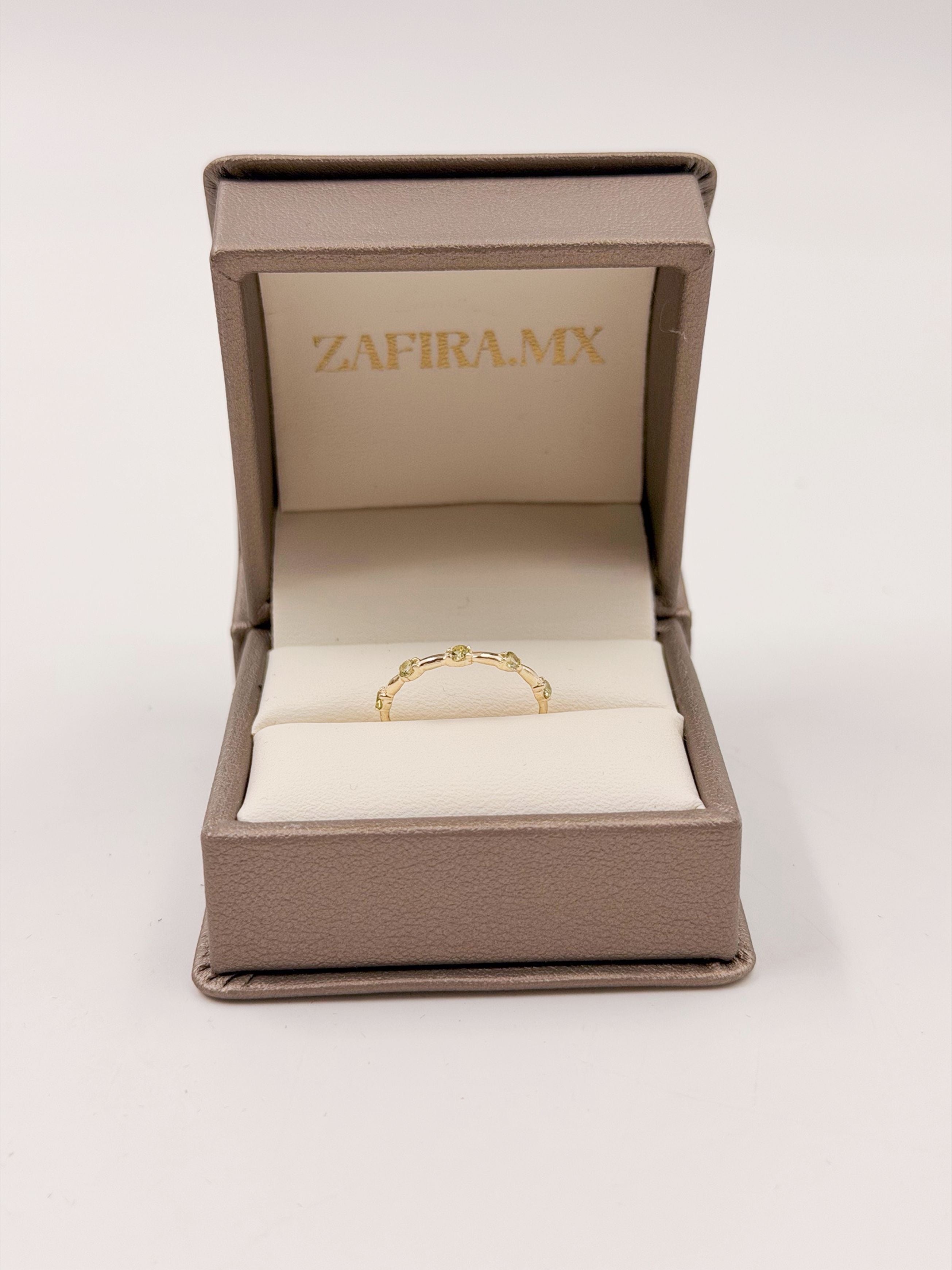 Family Ring Peridoto - Anillo Familiar de Oro (10k, 14k, 18k) y Piedras de Nacimiento