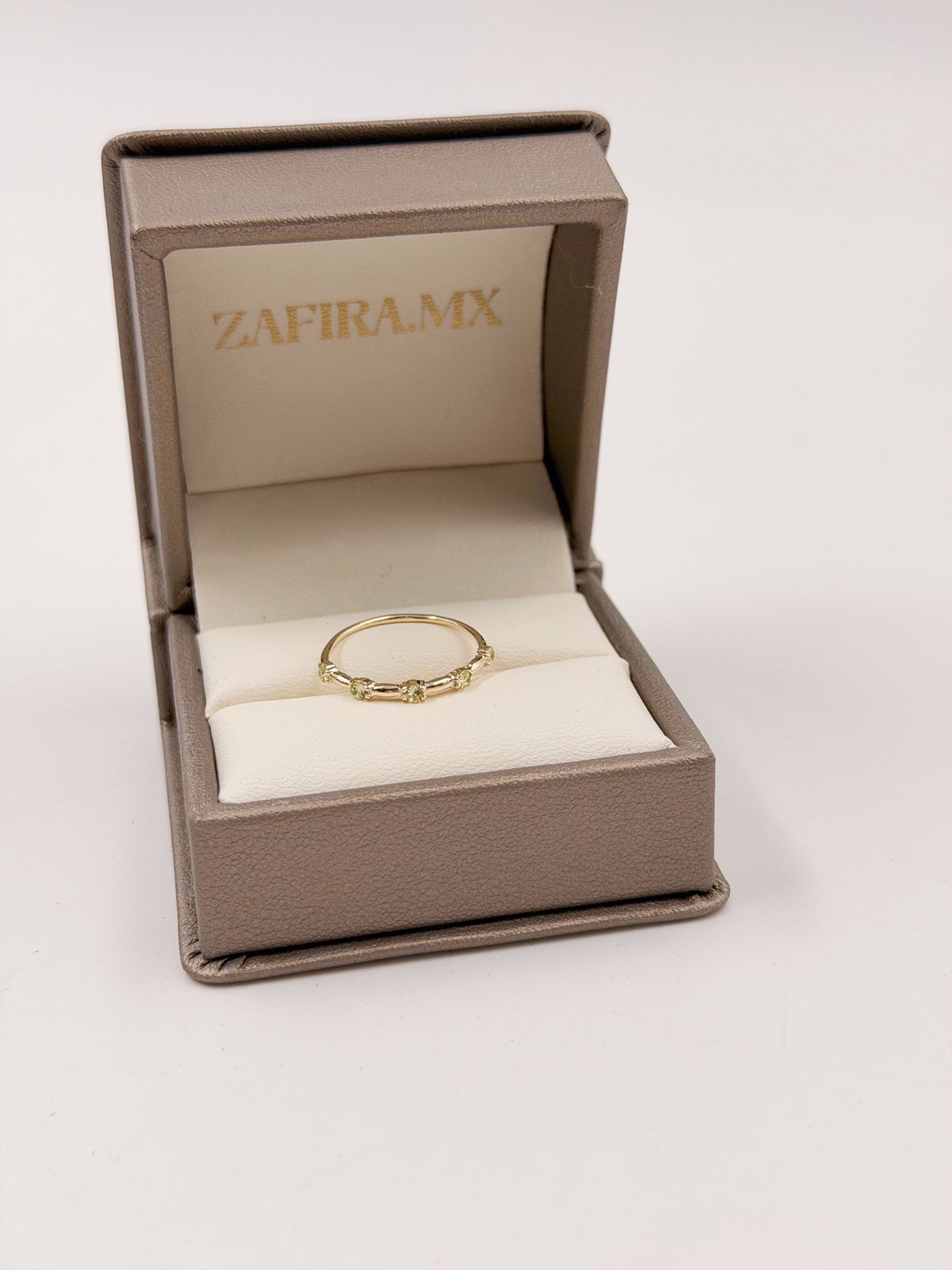 Family Ring Peridoto - Anillo Familiar de Oro (10k, 14k, 18k) y Piedras de Nacimiento