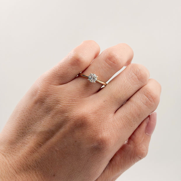 Anillo de Compromiso 0.5ct corte REDONDO solitario 4 Prongs - Anillo de Compromiso en Oro (10k, 14k, 18k) o Plata 0.925 y Diamante Lab-Grown o Moissanita