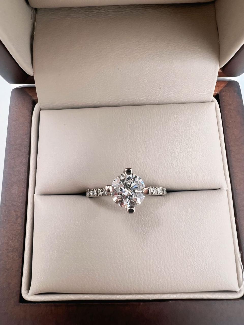 Anillo compromiso Twist 1.0ct Corte REDONDO media churumbela - Anillo de Compromiso en Oro (10k, 14k, 18k) o Plata 0.925 y Diamante Lab-Grown