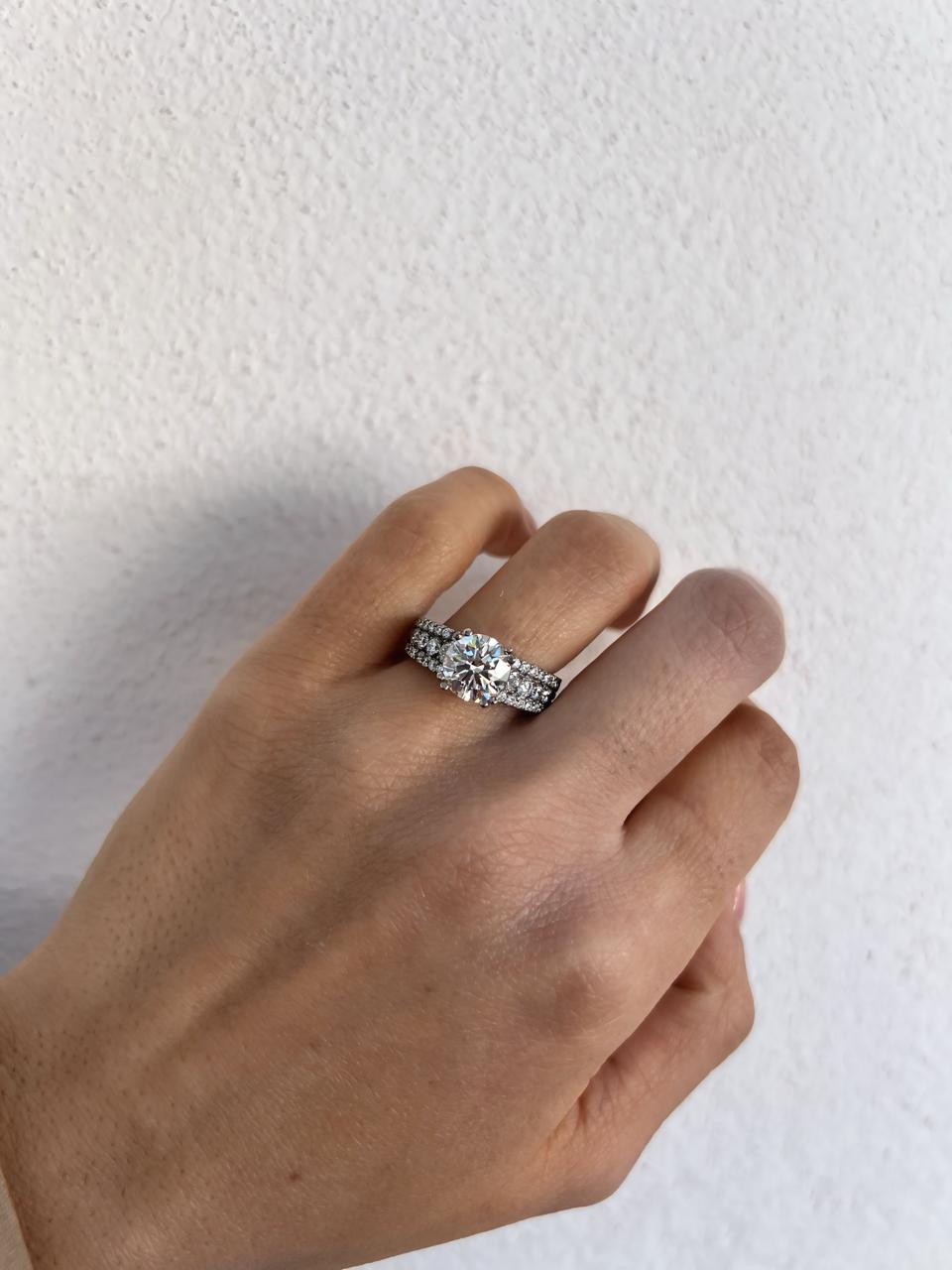 Anillo de Compromiso 1.5 ct Corte REDONDO con triple banda diamante labgrown. - Anillo de Compromiso en Oro (10k, 14k, 18k) y Diamante Lab-Grown