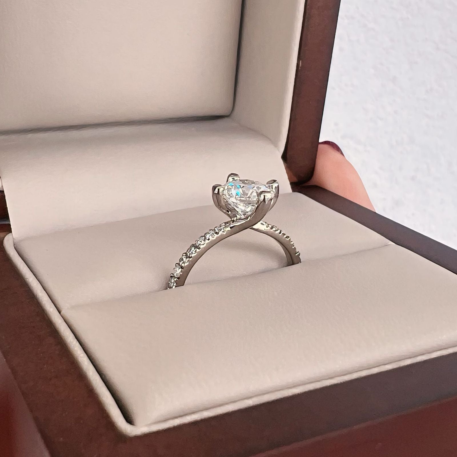 Anillo compromiso Twist 1.0ct Corte REDONDO media churumbela - Anillo de Compromiso en Oro (10k, 14k, 18k) o Plata 0.925 y Diamante Lab-Grown