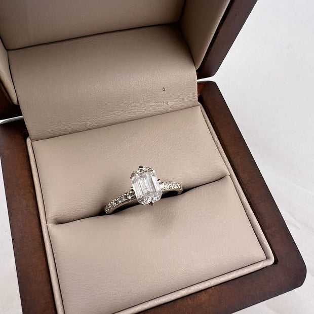 Anillo de Compromiso Cruz 1.0ct Corte ESMERALDA media churumbela - Anillo de Compromiso en Oro (10k, 14k, 18k) o Plata 0.925 y Diamante Lab-Grown o Moissanita