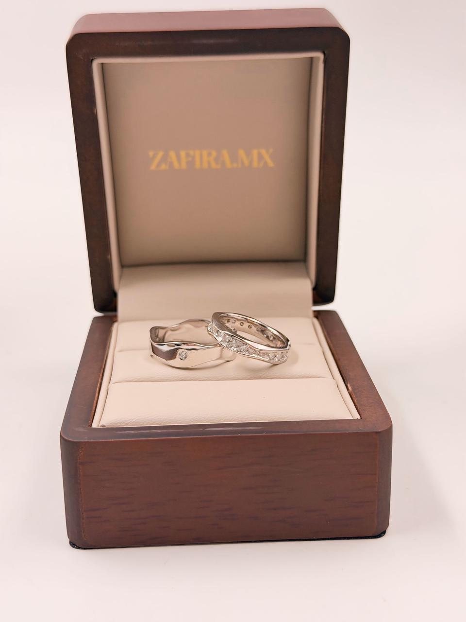 Anillos de boda Anilu con incrustaciones Moissanita - Oro (10k, 14k, 18k)