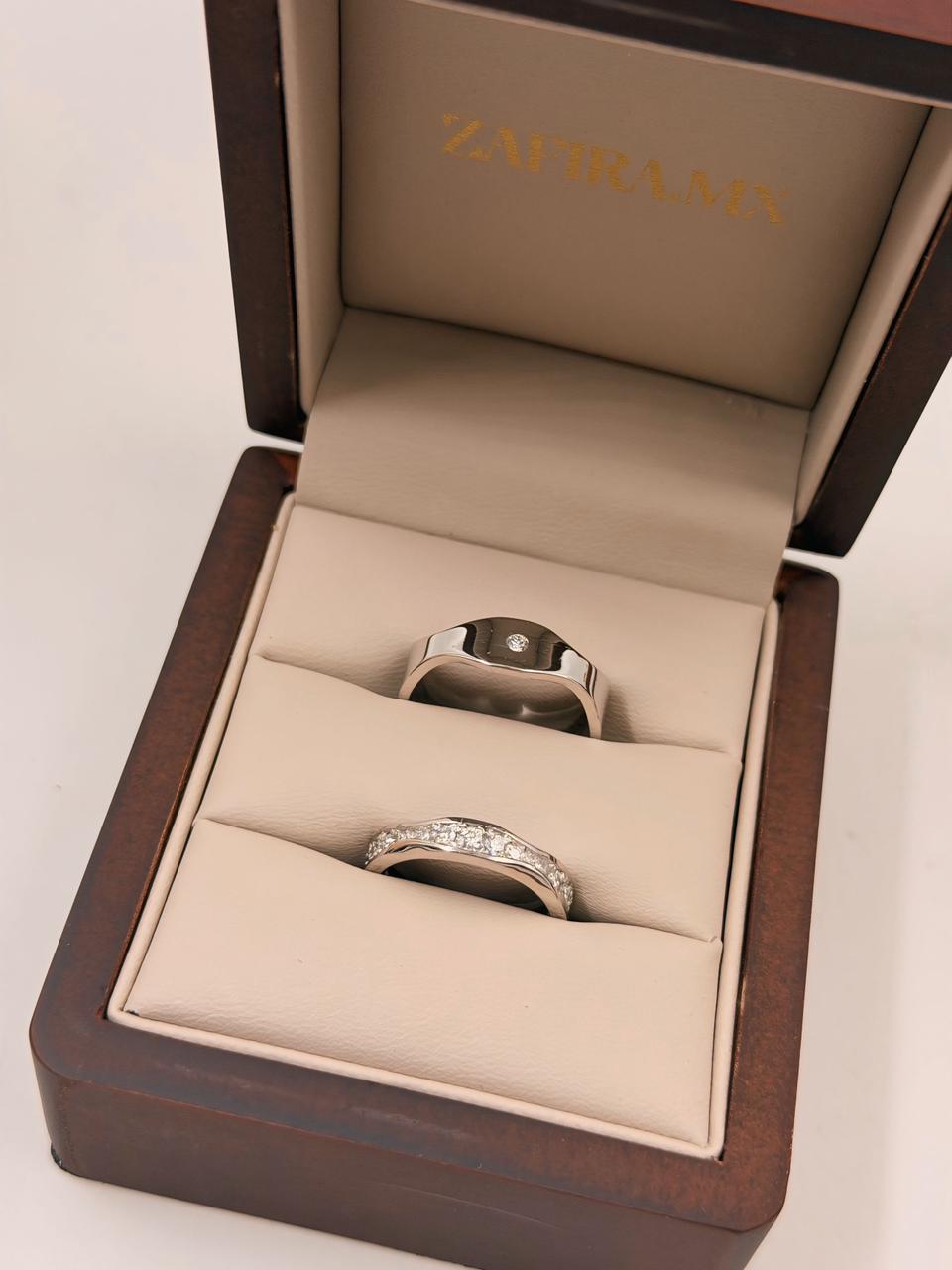 Anillos de boda Anilu con incrustaciones Diamante - Oro (10k, 14k, 18k)