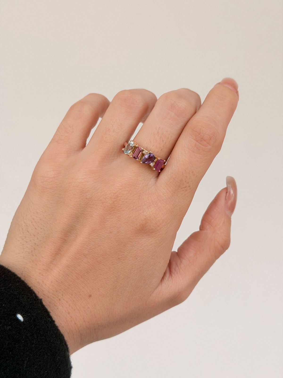 Family Ring 4 piedras Diseño 4 - Anillo Familiar de Oro (10k, 14k, 18k) o Plata 0.925 y Piedras de Nacimiento