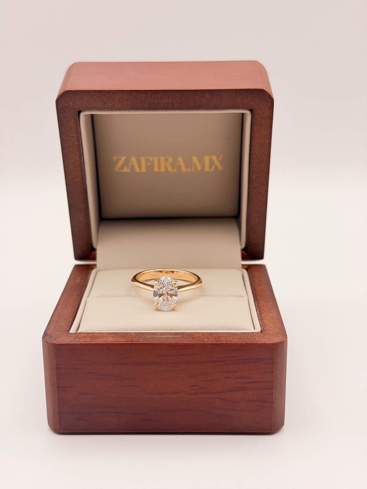 Anillo de Compromiso 1.5ct Oval Solitario brazo estilizado
