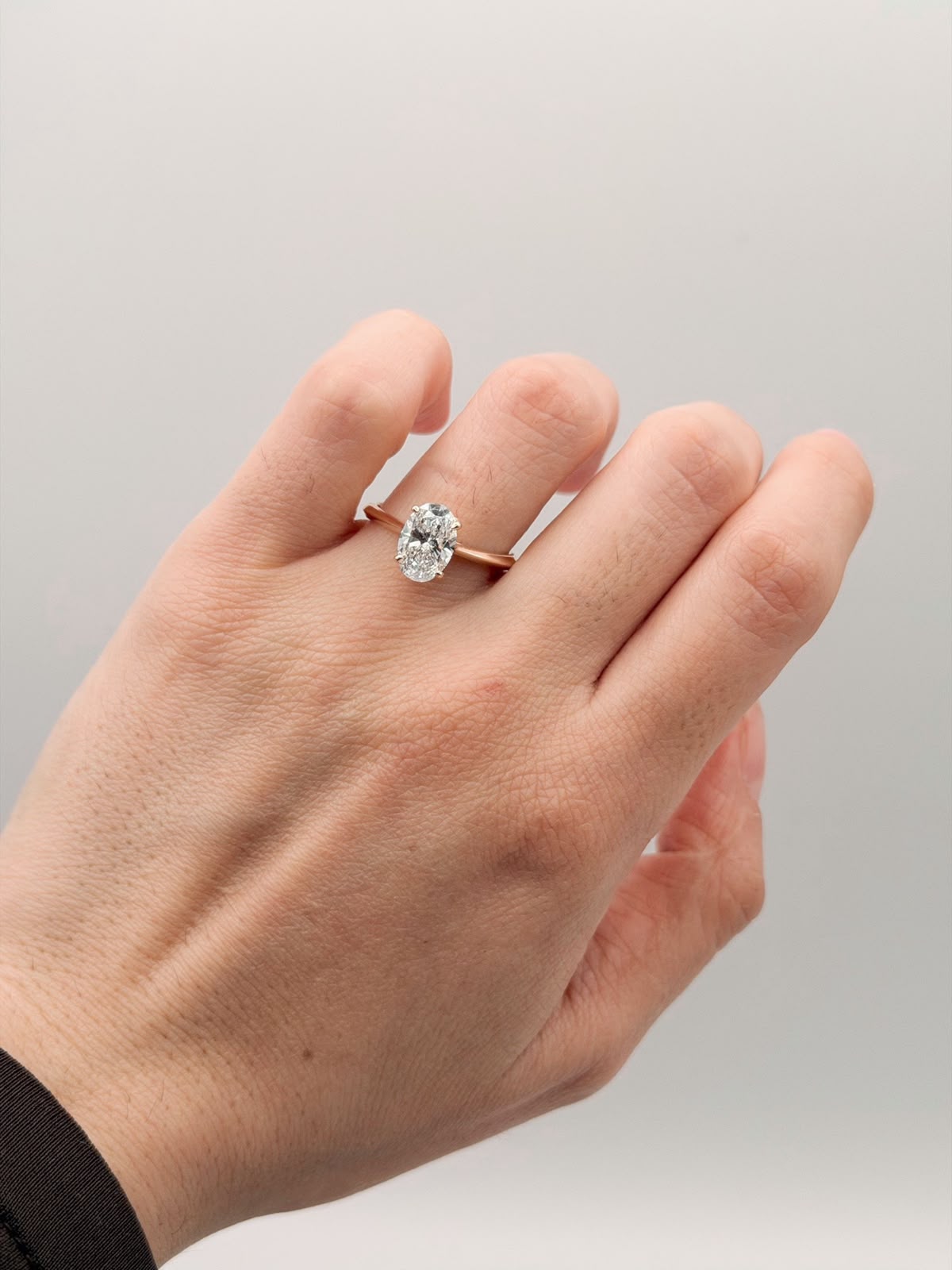 Anillo de Compromiso 1.5ct Oval Solitario brazo estilizado