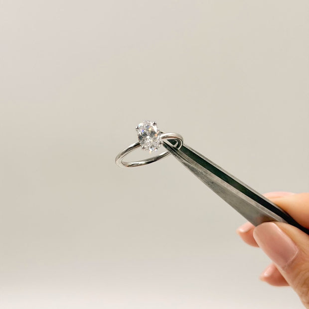 Anillo de Compromiso 1.5ct Oval Solitario brazo redondo