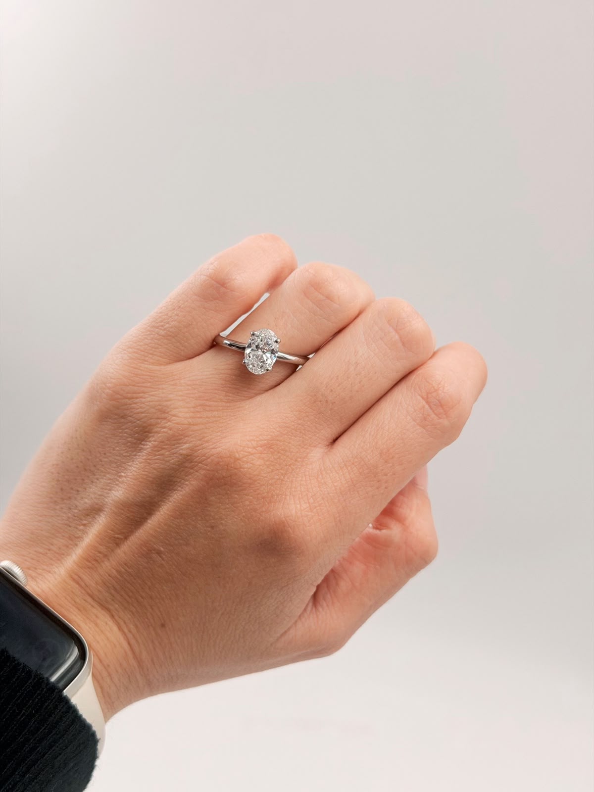 Anillo de Compromiso 1.5ct Oval Solitario brazo redondo