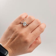 Anillo de Compromiso 1.5ct Oval Solitario brazo redondo