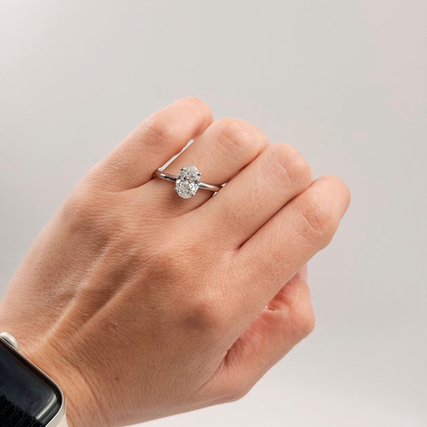 Anillo de Compromiso 1.5ct Oval Solitario brazo redondo