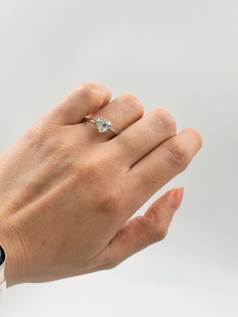Anillo de Compromiso 1.0ct Corte CORAZÓN Solitario- Anillo de Compromiso en Oro (10k, 14k, 18k) o Plata 0.925 y Diamante Lab-Grown o Moissanita