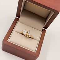 Anillo de Compromiso Toi et Moi 2.5ct Pera en Oro (10k, 14k, 18k) o Plata 0.925 y Diamante Lab-Grown o Moissanita