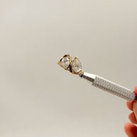 Anillo de Compromiso Toi et Moi 2.5ct Pera en Oro (10k, 14k, 18k) o Plata 0.925 y Diamante Lab-Grown o Moissanita