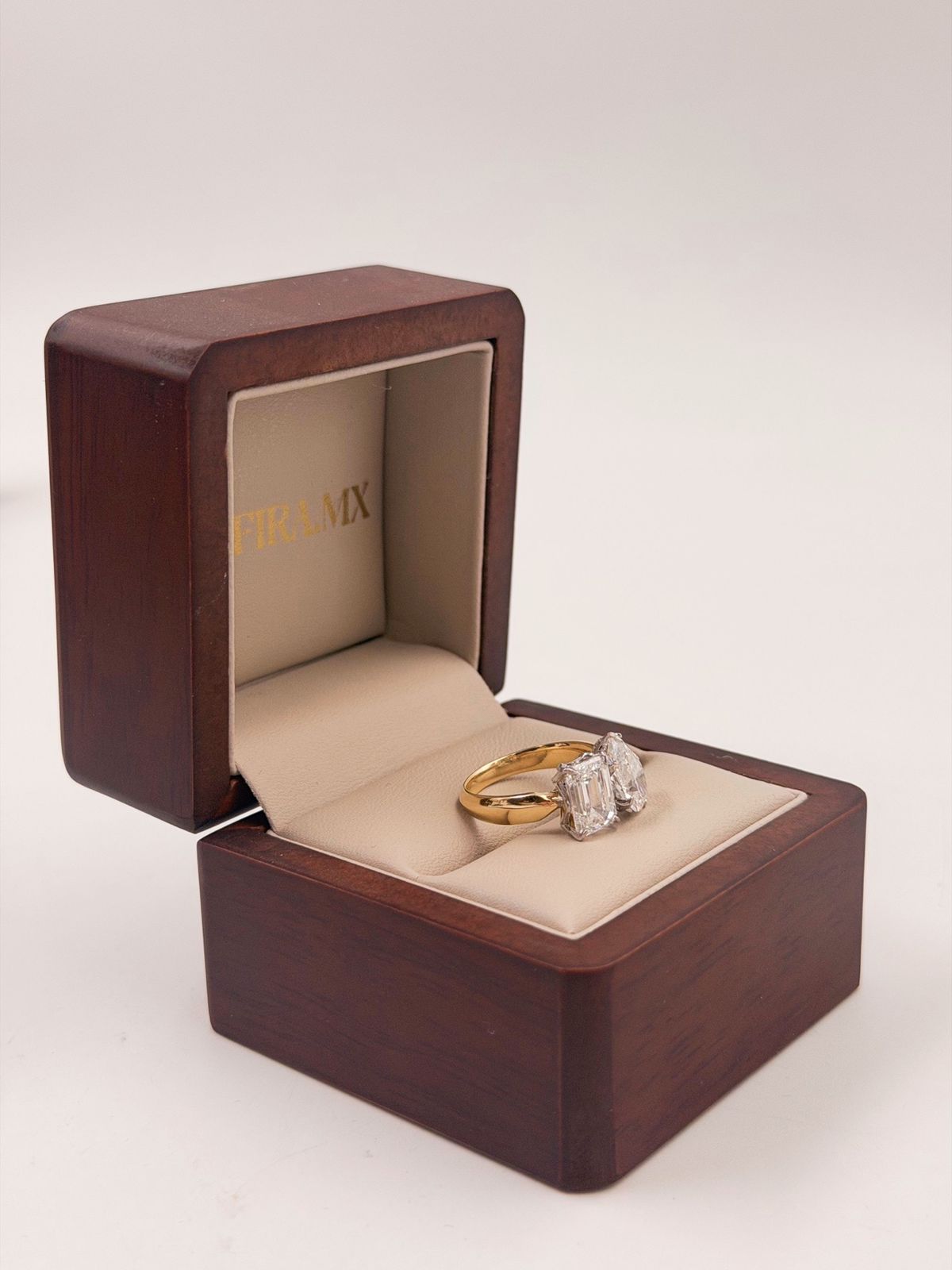 Anillo de Compromiso Toi et Moi 4.0ct Pera y Esmeralda (10k, 14k, 18k) o Plata 0.925 y Diamante Lab-Grown o Moissanita