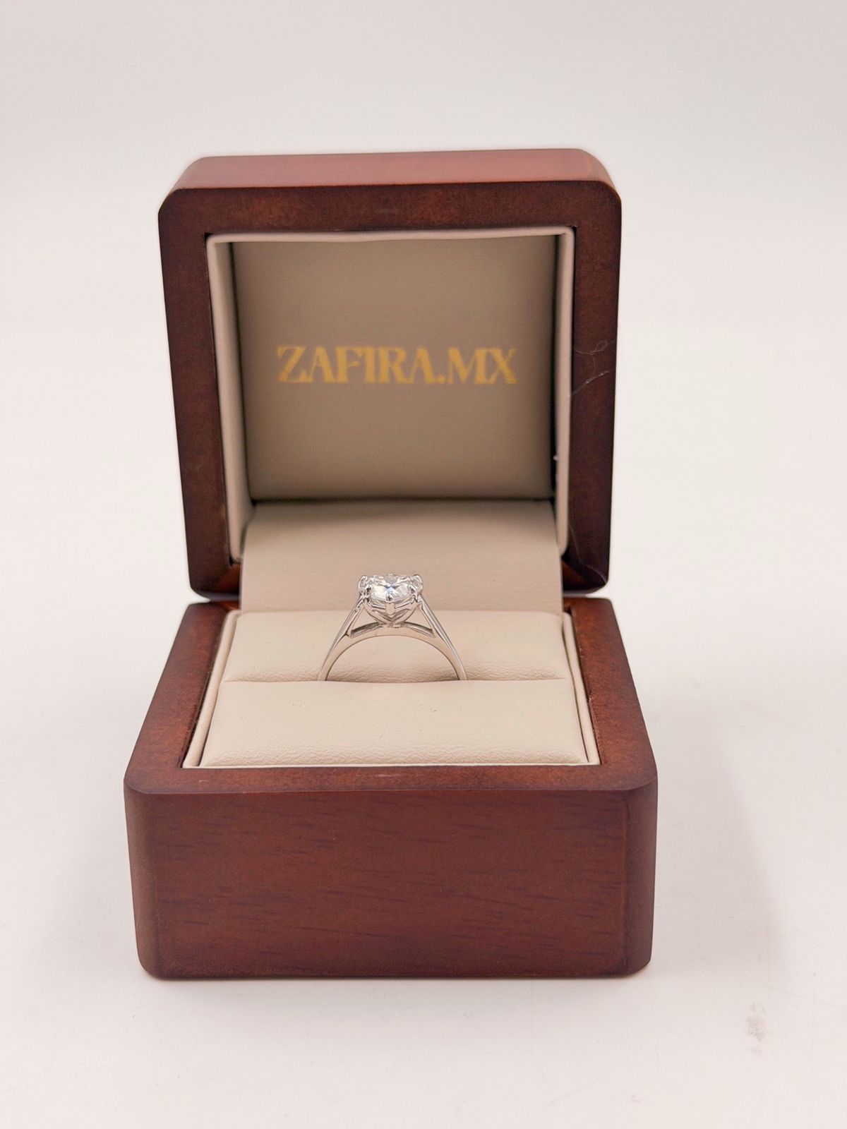 Anillo de Compromiso 1.5ct Corte CORAZÓN Solitario- Anillo de Compromiso en Oro (10k, 14k, 18k) o Plata 0.925 y Diamante Lab-Grown o Moissanita (Copia)