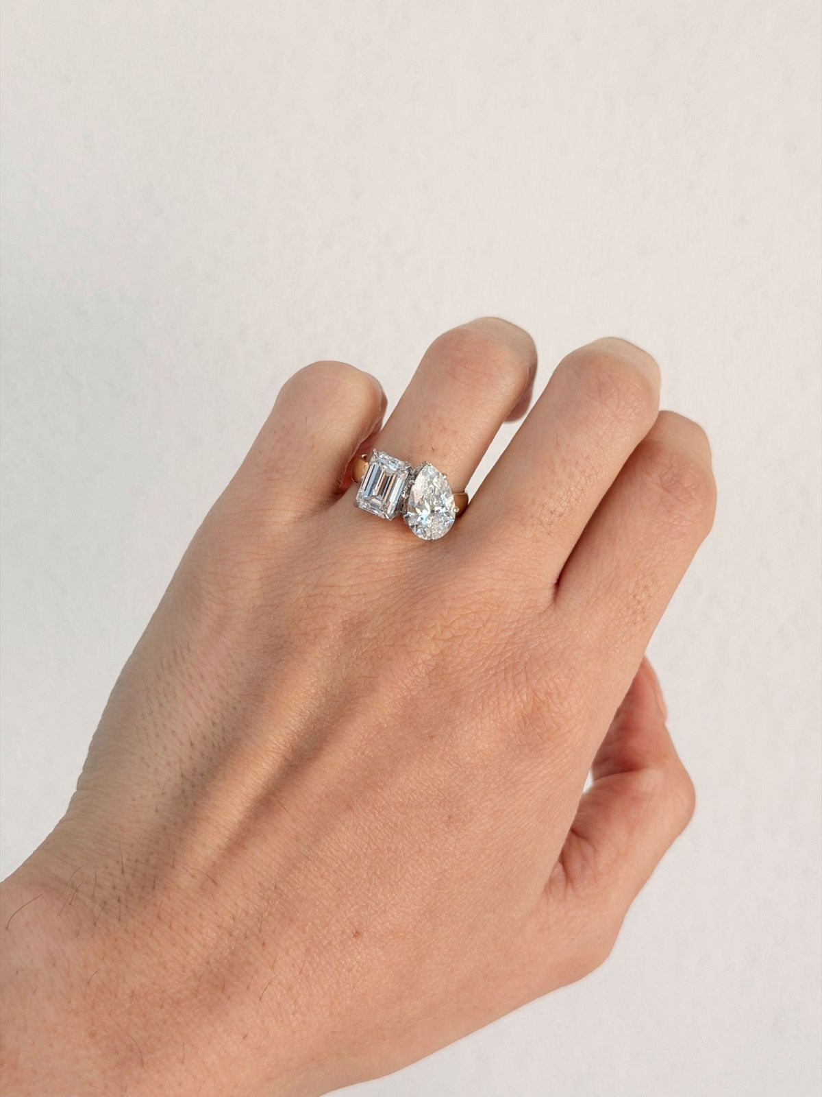 Anillo de Compromiso Toi et Moi 4.0ct Pera y Esmeralda (10k, 14k, 18k) o Plata 0.925 y Diamante Lab-Grown o Moissanita